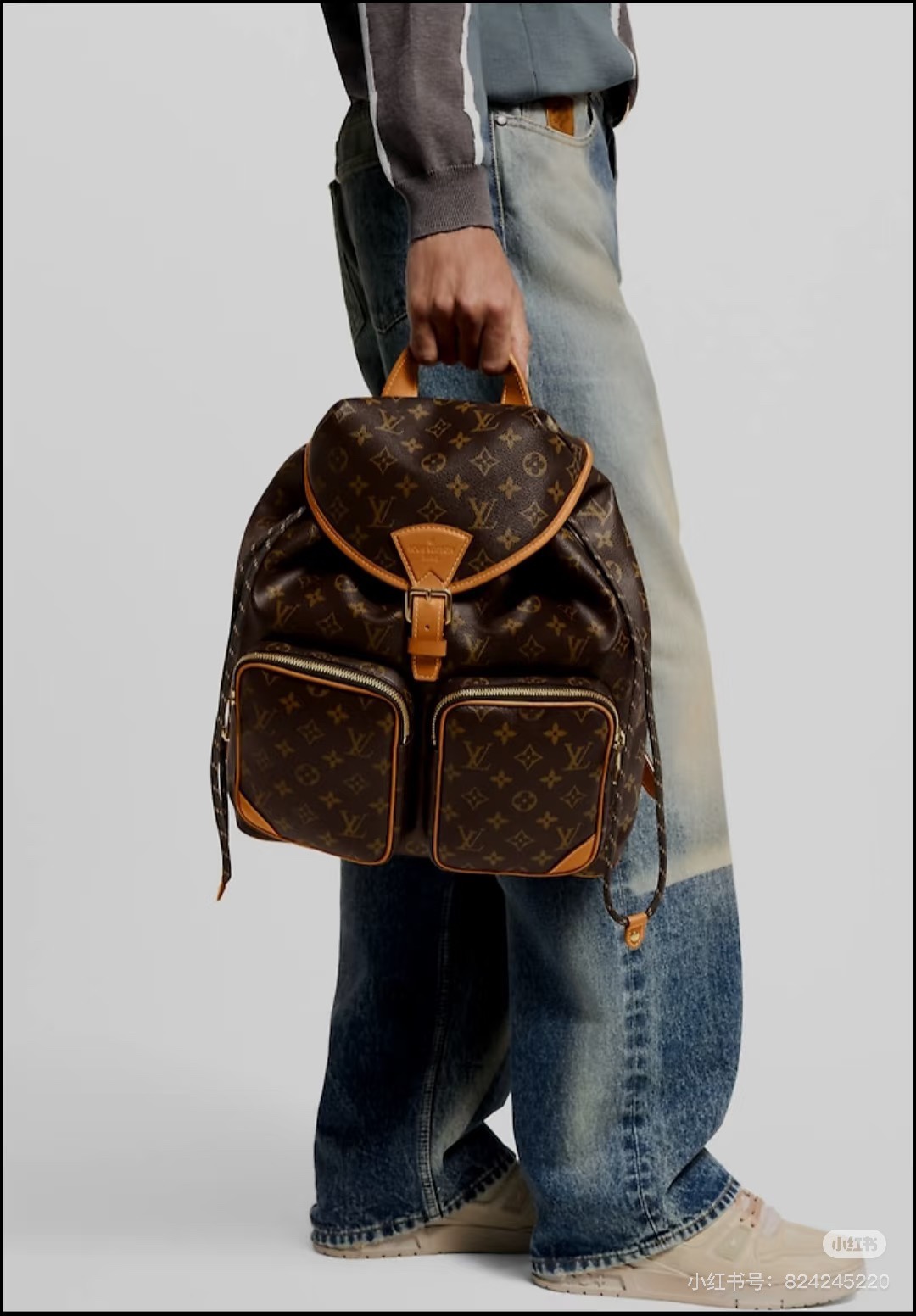 NO:210220,Top-level original single 163 chip original single hardware, model M14015 multi-function Christopher small backpack interprets the rough and simple spirit of the hiking bag with Monogram canvas. Its style is chic, suitable for both work and entertainment, highlighting a high-quality lifestyle. 40 x 17 x 34 cm (height x width x length), LV [top-level original single], louis vuitton, travel bags19860909顶级原单163芯片原单五金,型号M14015多功能Christopher 小号双肩包以 Monogram 帆布演绎出了徒步旅行包的粗犷而朴实的精神. 其款式别致,工作和娱乐使用两相皆宜,彰显高品质生活方式.40 x 17 x 34 cm (高 x 宽 x 长),LV【顶级原单】,louis vuitton,travel bags,Bag