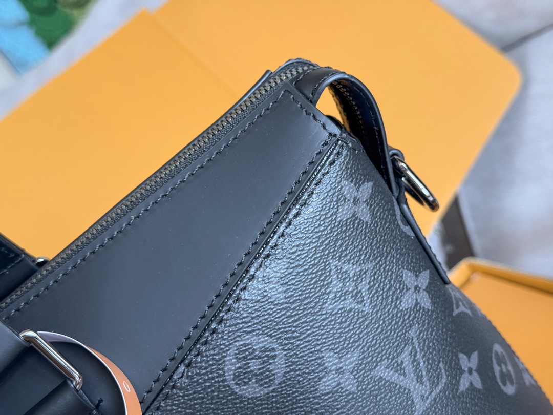 NO:210196,Top original order 163 variable code chip original single tungsten steel hardware men's briefcase model: M40566 black old flower More details..., LV [top original order], louis vuitton19860909顶级原单 163变码芯片原单钨钢五金男士公文包型号:M40566黑色老花 更多细节......,LV【顶级原单】,louis vuitton,Bag