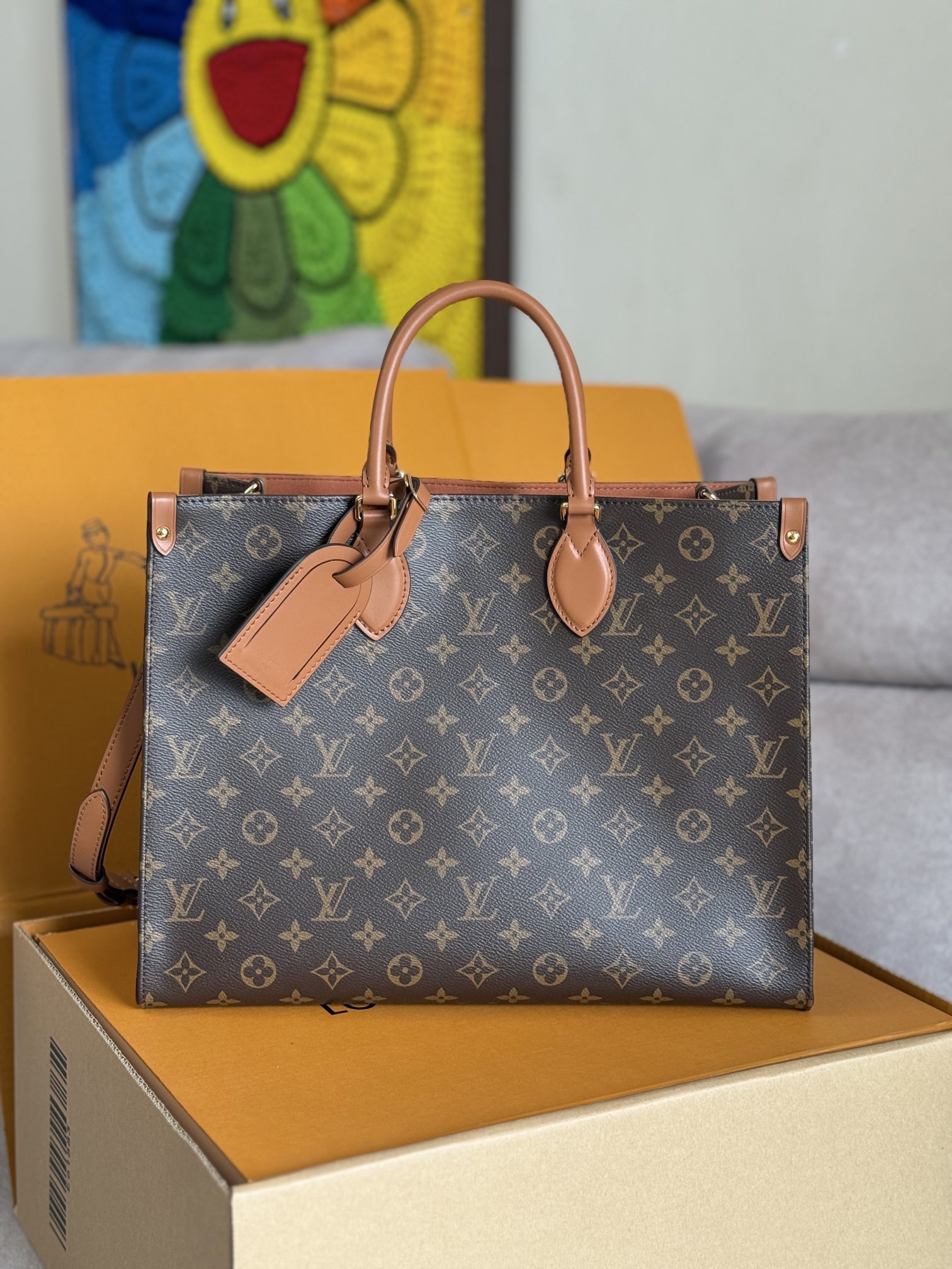 NO:210199,Top original single 163 variable code chip original single hardware [ONTHEGO ORGANIZER handbag] M14235 This Organizer handbag comes from OnTheGo series, paired with leather handles and brand-name for Monogram canvas. The spacious interior can accommodate laptops and notepads, and multiple pockets can achieve orderly storage, making it a good companion for urban life. Size 29 x 16 x 37 cm, LV [top original single], louis vuitton19860909顶级原单163变码芯片原单五金【ONTHEGO ORGANIZER 手袋】 M14235 本款 Organizer 手袋出自 OnTheGo 系列,为 Monogram 帆布搭配皮革手柄和名牌.宽敞内里可容纳笔记本电脑和记事本,多重口袋实现有序收纳,成就都市生活良伴. 尺寸29 x 16 x 37 厘米,LV【顶级原单】,louis vuitton,Bag