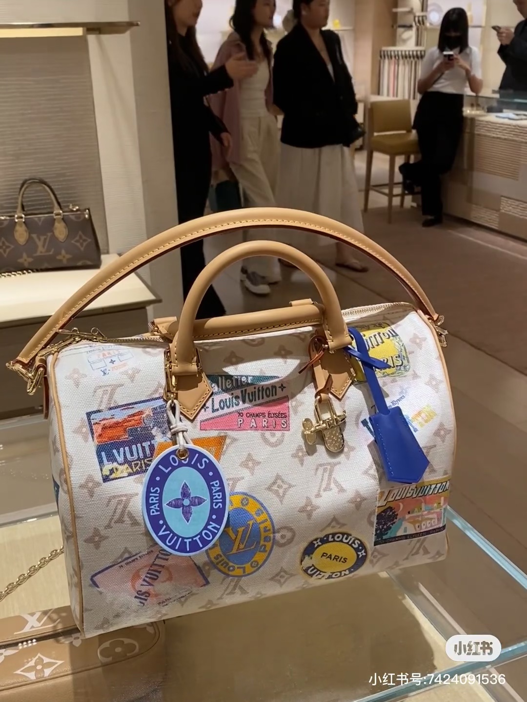 NO:213867,Top original single 163C01 chip original single hardware [SPEEDY SOFT 30 handbag] M14587 badge, this Speedy Soft 30 handbag interprets Monogram Dune elements with retro brushstrokes, matched with aircraft styling and collage effect labels, greeting Gaston Louis Vuitton collection series design. The long handle is convenient for shoulders and back, making it another good travel companion. Size 21 x 17 x 30 cm, LV [top original single], louis vuitton, louis vuitton19860909顶级原单163C01芯片原单五金【SPEEDY SOFT 30 手袋】 M14587 徽章,本款 Speedy Soft 30 手袋以复古笔触演绎 Monogram Dune 元素,搭配飞机造型装饰和拼贴效果标签,致意 Gaston Louis Vuitton 典藏系列设计.长款手柄便于肩背,成就又一旅行佳伴.尺寸21 x 17 x 30 厘米,LV【顶级原单】,louis vuitton,louis vuitton,Bag