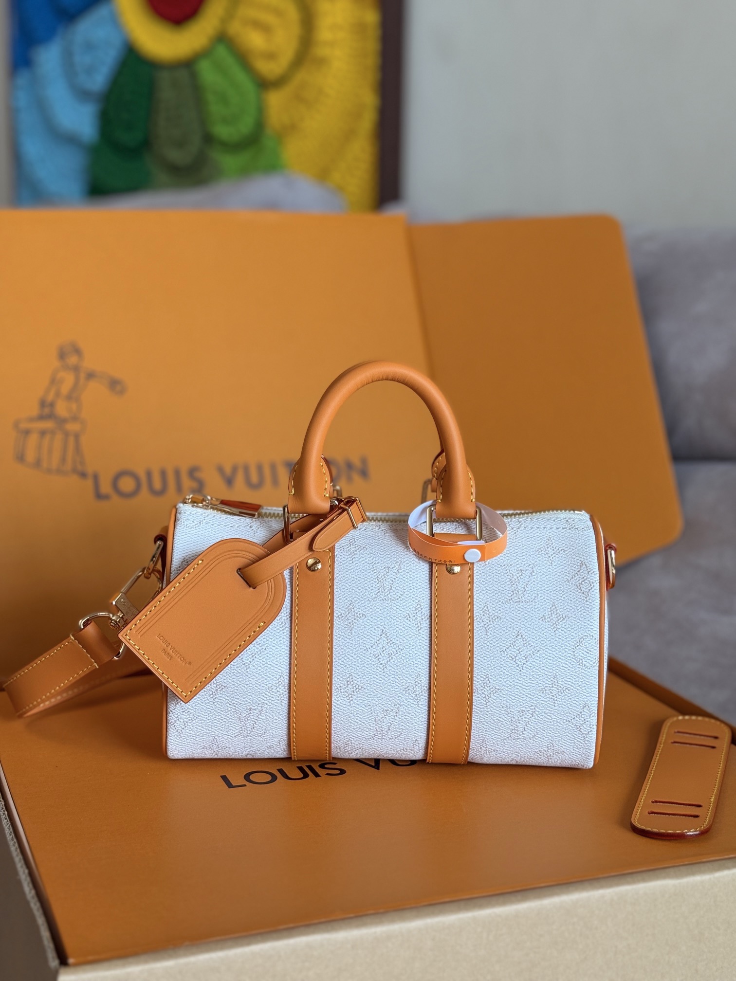 NO:213851,Top-grade original single 163C01 chip original single hardware, model M15076 white flower, this Keepall Bandoulière 25 is made of Monogram Heritage coated canvas, embellished with cowhide details, including side straps, reinforced tapes at both ends and a pair of top handles. The handbag is equipped with removable adjustable length straps, which can be carried on the side back or on the shoulder. 25 x 15 x 11 cm (length x height x width), LV [top-grade original single], louis vuitton, cowhide19860909顶级原单163C01芯片原单五金,型号M15076白花,這款Keepall Bandoulière 25採用Monogram Heritage塗層帆布製造,綴有牛皮細節,當中包括側飾帶、兩端加固鑲帶及一對頂端手柄.手袋配有可拆式的可調節長度肩帶,可作斜背攜帶或肩背攜帶. 25 x 15 x 11 厘米 (長度 x 高度 x 闊度),LV【顶级原单】,louis vuitton,cowhide,Bag