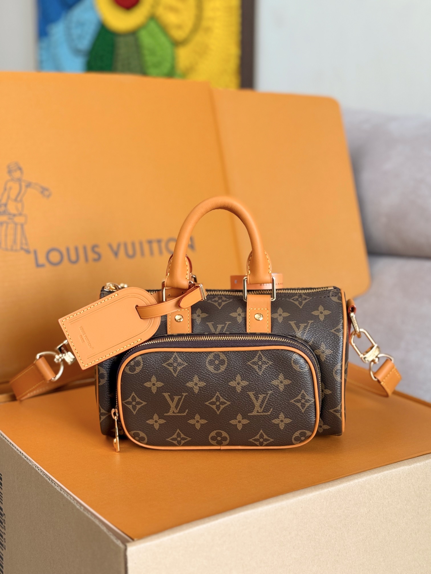 NO:213849,Top original single 163 variable code chip original single hardware model: M14981 old flower, this Keepall 25 Cargo handbag comes from Monogram Archive series, paired with old cowhide leather trim for Monogram canvas, giving a retro style. Metal texture beaded zipper head and removable leather brand highlight the brand's ingenious details, and the front zipper pocket and main compartment add functional considerations. 15 x 11 x 25 cm (height x width x length), LV [top original single], louis vuitton, cowhide19860909顶级原单163变码芯片原单五金型号:M14981老花,本款 Keepall 25 Cargo 手袋出自 Monogram Archive 系列,为 Monogram 帆布搭配做旧牛皮革饰边,娓娓道出复古格调.金属质感珠饰拉链头与可拆卸皮革名牌彰显品牌匠心细节,正面拉链口袋与主隔层再添功能考量. 15 x 11 x 25厘米 (高 x 宽 x 长度),LV【顶级原单】,louis vuitton,cowhide,Bag