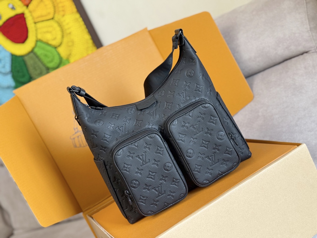 NO:602600,[Top original order, 163 transcoding chip, first layer cowhide] M14778 black, this Hobo Cargo handbag is made of soft Monogram Shadow cow leather, with Monogram embossed pattern to show elegance, and multiple pockets to highlight functional considerations. The matte texture conveys handsome style, making it a dynamic choice for daily travel. 27x19.7x34.5cm, LV [Top original order], louis vuitton, cowhide19860909【顶级原单 ,163变码芯片,头层牛皮】M14778黑色,本款 Hobo Cargo 手袋取材柔软 Monogram Shadow 牛皮革,以 Monogram 压纹图案流露典雅气息,再借多重口袋彰显功能考量.哑光质感传递俊朗风范,成就日常出行的动感之选.27x19.7x34.5cm,LV【顶级原单】,louis vuitton,cowhide,Bag