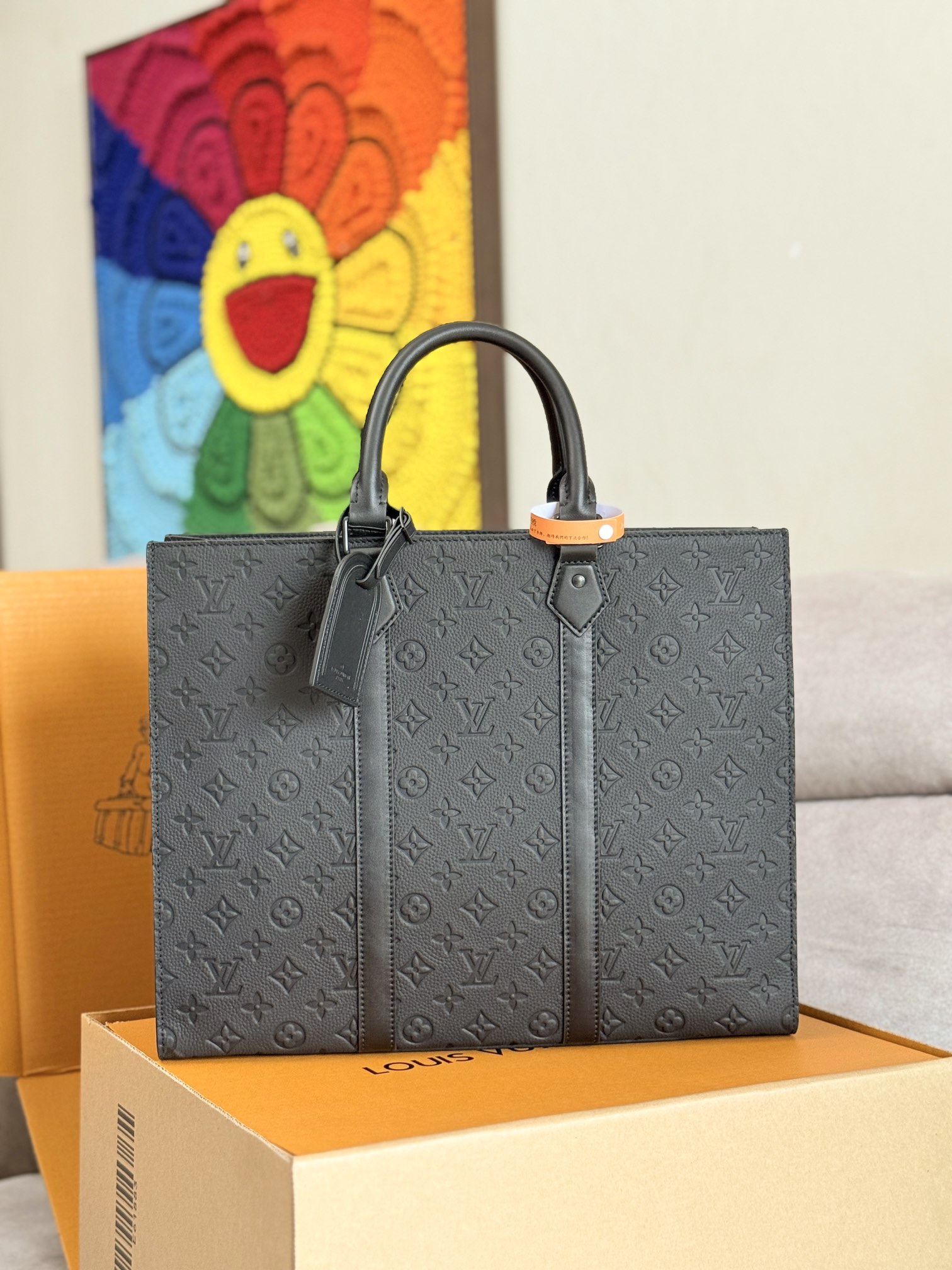 NO:602596,Top original single 163 chip, [SAC PLAT 24H briefcase handbag] model M24786 black (embossed) #first-layer cowhide, this Sac Plat 24H tote bag is made of Monogram embossed Taurillon cowhide, with a spacious internal space equipped with pockets and zippered inner pockets, which can safely store valuables. The short handle is convenient for hand carrying, and the long handle allows for shoulder carrying. Size 41 x 33 x  14 cm, LV [top quality original], louis vuitton, totes, cowhide19860909顶级原单163芯片,【SAC PLAT 24H 公文包手袋】型号M24786 黑色（压花） #头层牛皮,本款 Sac Plat 24H 托特包取材 Monogram 压纹 Taurillon 牛皮革,为宽敞内部空间搭配口袋和拉链内袋,可稳妥收纳贵重物品.短手柄方便手提,长手柄实现肩背. 尺寸41 x 33 x 14 厘米,LV【顶级原单】,louis vuitton,totes,cowhide,Bag