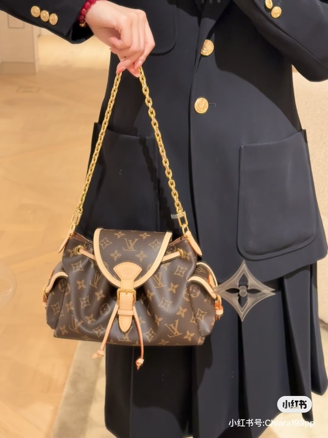 NO:676606,Top original 263 code chip original hardware model M25085 presbyopia, Odysée handbag is from the early autumn series, paying tribute to the brand heritage with stylish everyday design. Dazzling buckles and detachable chains light up the Monogram canvas bag body, and the side pockets are convenient for accessing keys and other small items. 17 x 12 x 27cm, LV [top original], Louis Vuitton19860909顶级原单263变码芯片原单五金型号M25085老花,Odysée 手袋出自 早秋系列,以风尚日常设计致意品牌传承.耀目搭扣和可拆卸链条点亮 Monogram 帆布包身,侧袋方便取放钥匙、等随身小物.17 x 12 x 27cm,LV【顶级原单】,louis vuitton,Bag