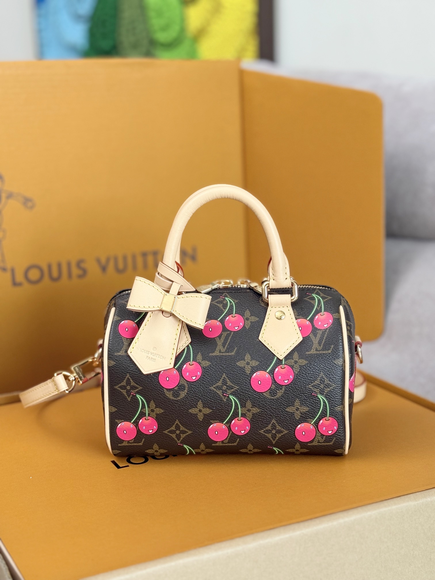 NO:581880,Top original order, 163 chips, plate printing process, x TM SPEEDY BANDOULIRE 20 handbag M13094 cherry pillow bag This Speedy Bandoulière handbag is made of classic Monogram coated canvas. It lights up the trend with the sweet cherry pattern of the Louis Vuitton x Murakami series. It is constructed of exquisite leather. Toron top handle, detachable shoulder strap and L*x TM key bag  The compact size can easily accommodate daily needs such as mobile phones and long wallets size20.5x13.5x12cm, LV [top quality original order], louis vuitton, louis vuitton19860909顶级原单,163芯片,对版贴印工艺,x TM SPEEDY BANDOULIRE 20 手袋 M13094樱桃枕头包 本款 Speedy Bandoulière 手袋取材经典 Monogram 涂层帆布 以路易威登 x 村上隆系列的甜美樱桃图案点亮潮流姿彩 考究皮革构筑 Toron 顶部手柄、可拆卸肩带和 L*x TM 钥匙包 精巧尺寸可轻松容纳手机和长款钱夹等日常所需 size20.5x13.5x12cm,LV【顶级原单】,louis vuitton,louis vuitton,Bag
