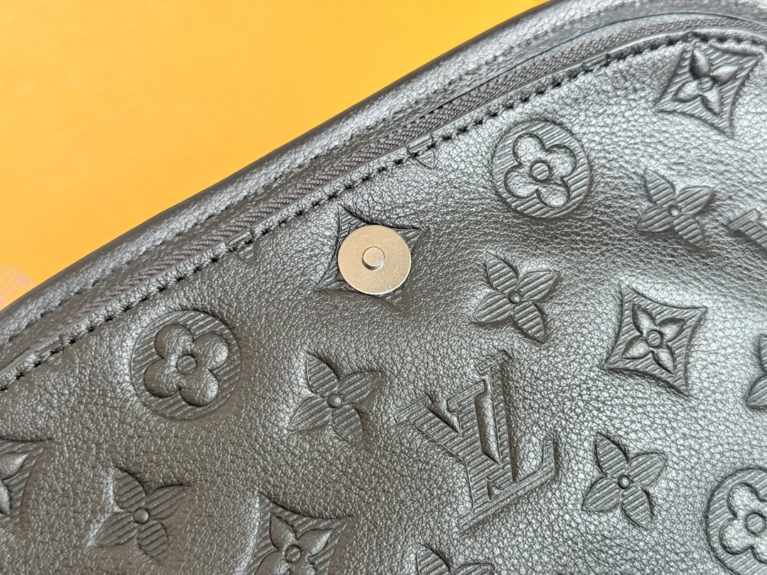 NO:719652,Original single head layer transcoding chip original single hardware, model M14874 embossed cowhide, Monogram Shadow embossed calfskin crossbody bag, more details,..., LV [top original order], louis vuitton, satchels, crossbody bags, cowhide19860909原单头层变码芯片原单五金,型号M14874压花牛皮,Monogram Shadow 压纹小牛皮斜挎包,更多细节,......,LV【顶级原单】,louis vuitton,satchels,crossbody bags,cowhide,Bag