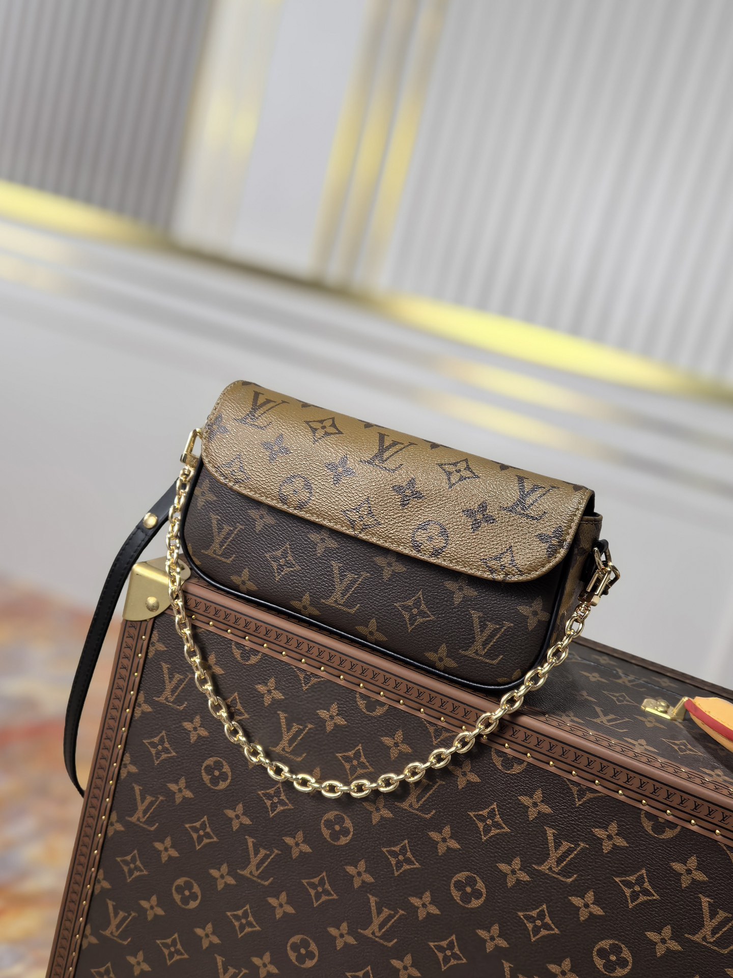 NO:406631,[Top original single-variable code 163 chip version] M26587 yellow flower M81911 chain bag series Wallet On Chain Ivy LT handbag M81911 old flower Monogram canvas, inspired by the Sac Recoleta handbag. The card slot and zipper inner bag can accommodate daily needs, and the chain and adjustable leather shoulder straps can be detached to achieve long and short shoulder and crossbody choices. size23.5x12x4.3cm., LV [Top original list], louis vuitton19860909【顶级原单变码163芯片版】M26587黄花 M81911链条包系列 Wallet On Chain Ivy LT手袋 M81911老花 取材 Monogram 帆布,灵感源自 年代的 Sac Recoleta 手袋.卡位和拉链内袋可容纳日常所需,链条和可调节皮革肩带均可拆卸,实现长短肩背和斜挎选择. size23.5x12x4.3cm.,LV【顶级原单】,louis vuitton,Bag