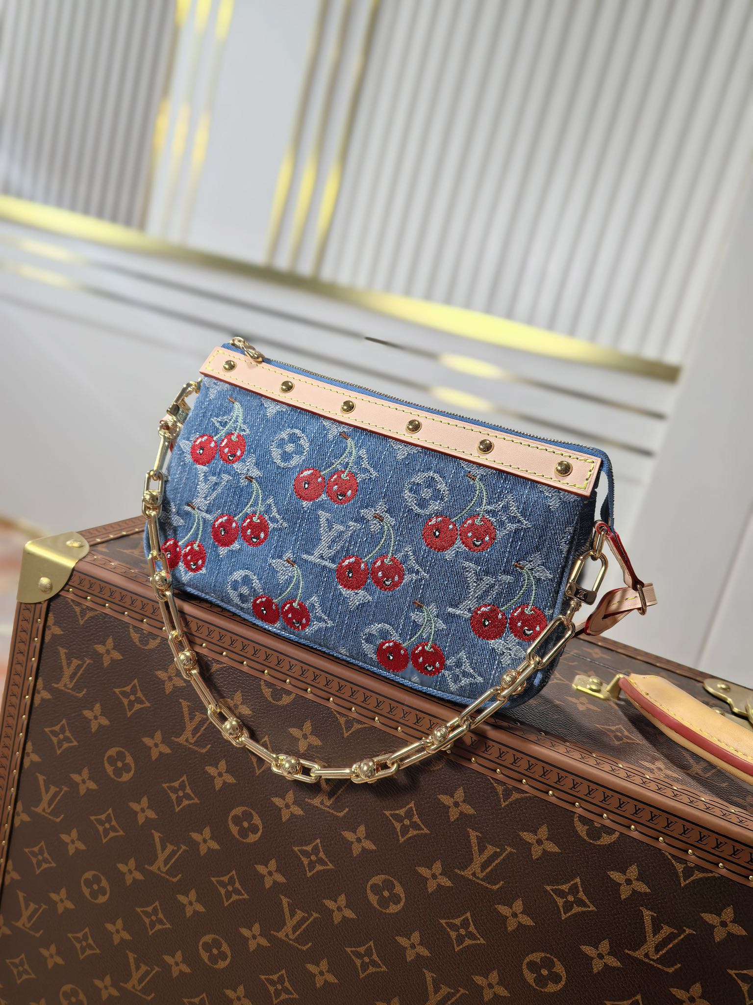 NO:639981,M13994 cherry top original order, transcoding chip, Pochette Accessoires handbag is made of coated canvas, with colorful Monogram patterns to interpret the smart style of the Louis Vuitton  vuitton,louis vuitton,cowhide19860909M13994樱桃顶级原单,变码芯片, Pochette Accessoires 手袋取材涂层帆布,以缤纷 Monogram 图案演绎路易威登 x 村上隆跨界合作系列的灵动格调.牛皮革饰边和耀目金属件点睛考究细节,可拆卸肩带和链条实现灵活背携.13 x 4 x 22厘米(高 x 宽 x 长度),LV【顶级原单】,louis vuitton,louis vuitton,cowhide,Bag