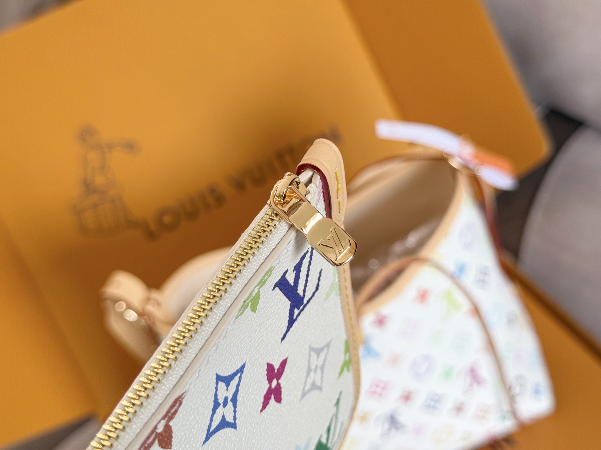 NO:581876,Top original 163C01 dynamic core, original hardware, model M13661, 33 colors, CarryAll small handbag from x Murakami Takashi reprint series, LV [top original], louis vuitton19860909顶级原单163C01动态芯,原单五金,型号M13661,33彩,CarryAll 小号手袋出自x 村上隆再版系列,,LV【顶级原单】,louis vuitton,Bag