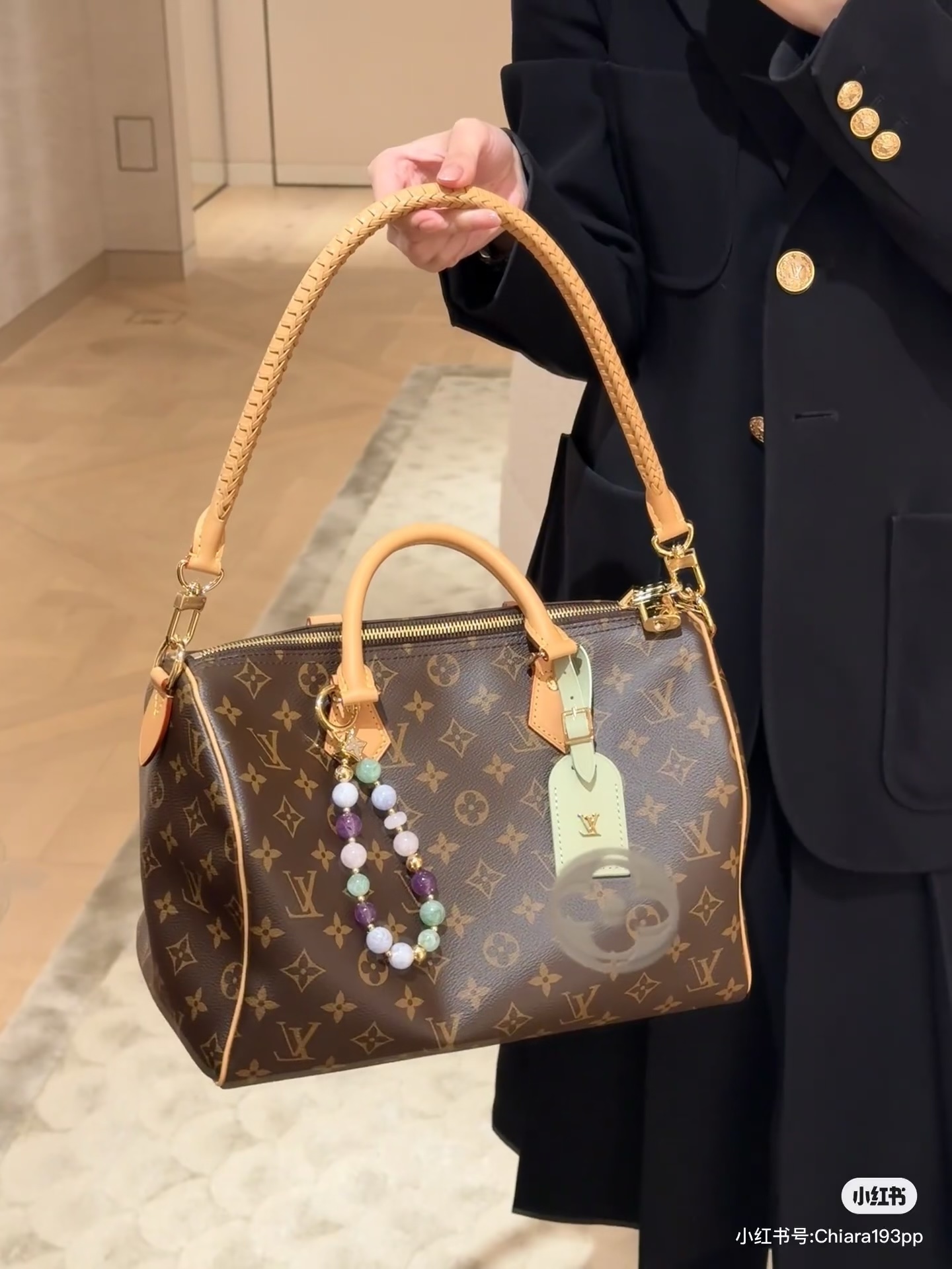 NO:406620,[Top original single] 163 variable code chip, original single hardware, model M15107 presbyopian green speedy 30 pillow bag The new season SPEEDY SOFT 30 LUCKY handbag This Speedy Soft 30 Lucky handbag is outlined with Monogram canvas VVN leather trim, and then it uses the removable decoration, contrasting lining and metal parts to illuminate the exquisite details. The abundant configuration can easily accommodate flat panels and daily needs. 21 x 17 x 30 cm, LV [Top original single], louis vuitton19860909【顶级原单】163变码芯片,原单五金,型号M15107老花绿色 speedy 30枕头包 当季新款 SPEEDY SOFT 30 LUCKY 手袋 本款 Speedy Soft 30 Lucky 手袋为 Monogram 帆布勾勒 VVN 皮革饰边,再借宛若的可拆卸装饰、撞色内衬和金属件点亮考究细节.充裕构型可轻松容纳平板与日常所需.21 x 17 x 30 厘米,LV【顶级原单】,louis vuitton,Bag