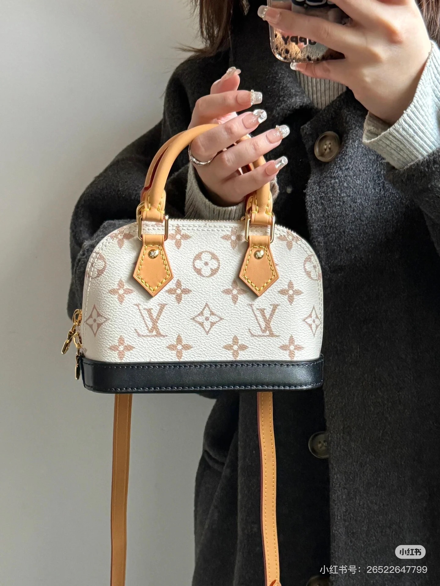 NO:581905,Top original order, 163 transcoding chip, model M82717 white flower (M46895) mini mini shell bag, this Nano Alma handbag condenses the classic configuration of the Alma handbag, and outlines the leather trim for the Monogram Dune canvas from the early spring show. The exquisite handle and detachable and adjustable shoulder strap allow for a variety of carrying methods. 18×12×8., LV [top original order], louis vuitton19860909顶级原单,163变码芯片,型号M82717白花 (M46895) 迷你mini贝壳包,本款 Nano Alma 手袋浓缩Alma 手袋的经典构型,为早春秀场的 Monogram Dune 帆布勾勒皮革饰边.精巧手柄和可拆卸并调节的肩带实现多种背携方式.18×12×8.,LV【顶级原单】,louis vuitton,Bag