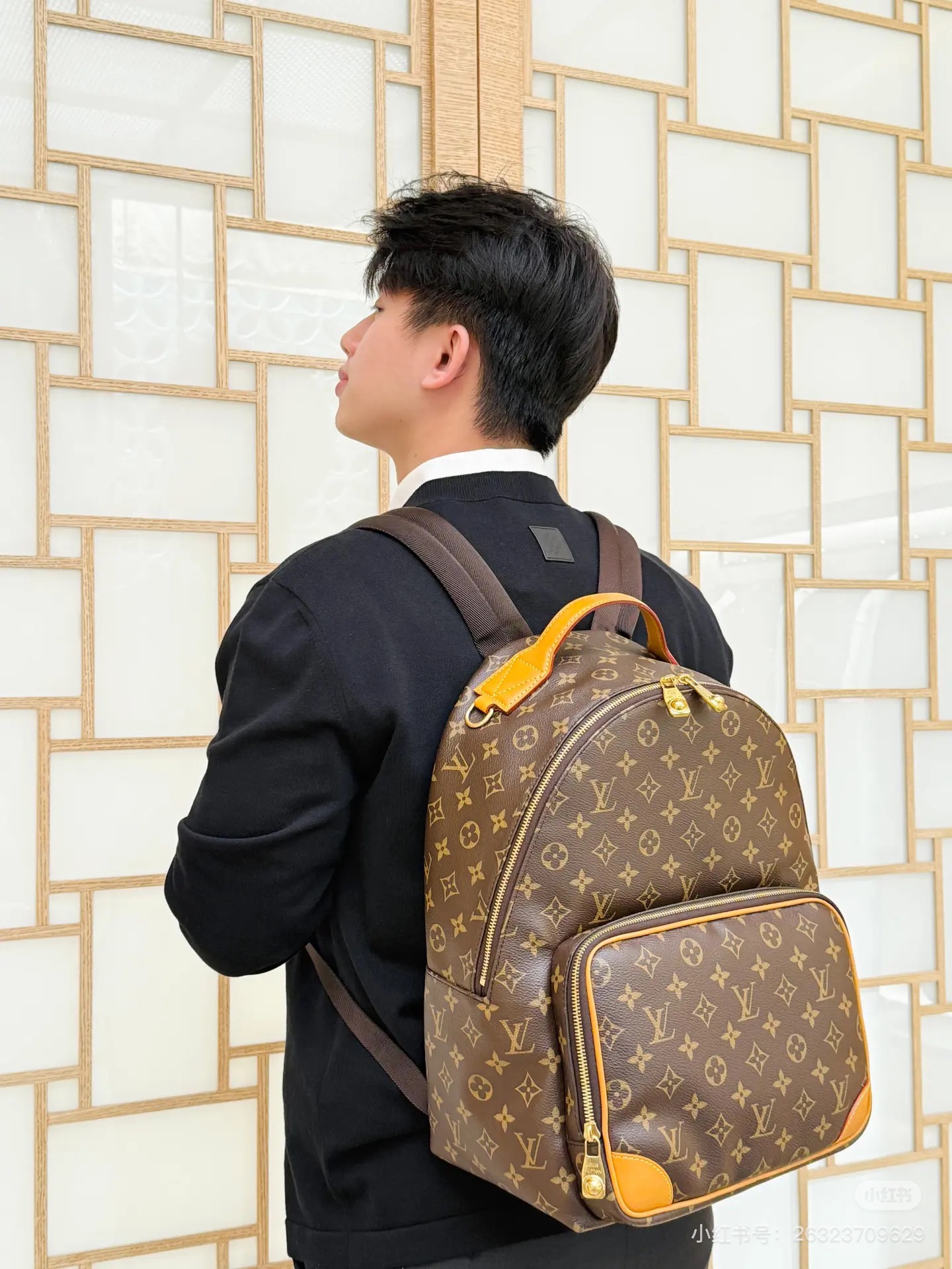 NO:920101,, [Top Enhanced Edition] Bronze hardware, counter 163C01 transcoding chip, genuine development, original leather, model M25979, this Discovery Cargo backpack is made of Monogram canvas with distressed cow leather trim and calm fabric lining, upgrading the daily look with a handsome style. There is plenty of space, the workwear front pocket is convenient for storing various items, and the inner patch pocket makes it easy to carry mobile phones and wallets. 30.0 x 39.0 x  19.0 cm (length x height x width), LV [top quality original order], louis vuitton, cowhide19860909,【顶级加强版】古铜五金,专柜163C01变码芯片,正品开发,原厂皮料,型号M25979,本款 Discovery Cargo 双肩包为 Monogram 帆布融入做旧牛皮革饰边及沉稳织物内衬,以俊朗格调升级日常造型.充裕空间,工装前袋便于存放各种物品,内贴袋令手机和钱夹轻松随行.30.0 x 39.0 x 19.0 厘米 (长 x 高 x 宽),LV【顶级原单】,louis vuitton,cowhide,Bag