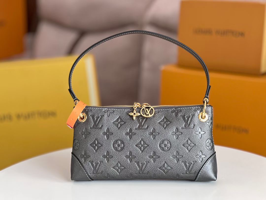 NO:394990,Clearance special offer top-level original single-code chip all-steel hardware [chette Sèvres] M12174 pearlescent gray (embossed underarm bag) Sèvres pouch engraved in LV Ski series, LV [top original list], louis vuitton19860909清仓特价顶级原单变码芯片全钢五金【chette Sèvres】 M12174 珠光灰（压花腋下包） Sèvres小袋铭刻在LV Ski系列,LV【顶级原单】,louis vuitton,Bag