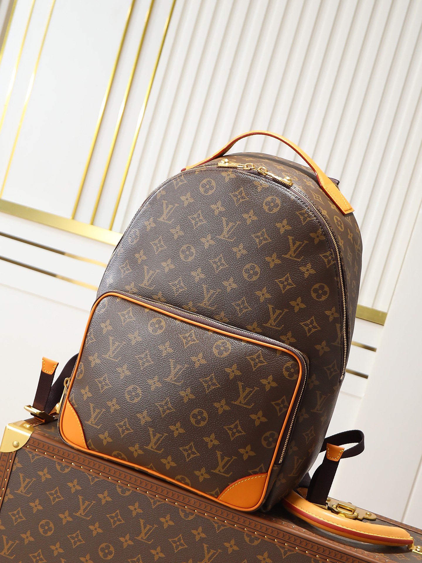 NO:581951,Top original 163 code chip original hardware model M25979, this Discovery Cargo backpack is made of Monogram canvas with distressed cow leather trim and calm fabric lining, upgrading the daily look with a handsome style. There is ample space, the front work pocket is convenient for storing various items, and the inner patch pocket makes it easy to carry mobile phones and wallets. 30.0 x 39.0 x 19.0 cm (Length x Height x  wide), LV [top original order], louis vuitton, cowhide19860909顶级原单163变码芯片原单五金型号M25979,本款 Discovery Cargo 双肩包为 Monogram 帆布融入做旧牛皮革饰边及沉稳织物内衬,以俊朗格调升级日常造型.充裕空间,工装前袋便于存放各种物品,内贴袋令手机和钱夹轻松随行.30.0 x 39.0 x 19.0 厘米 (长 x 高 x 宽),LV【顶级原单】,louis vuitton,cowhide,Bag