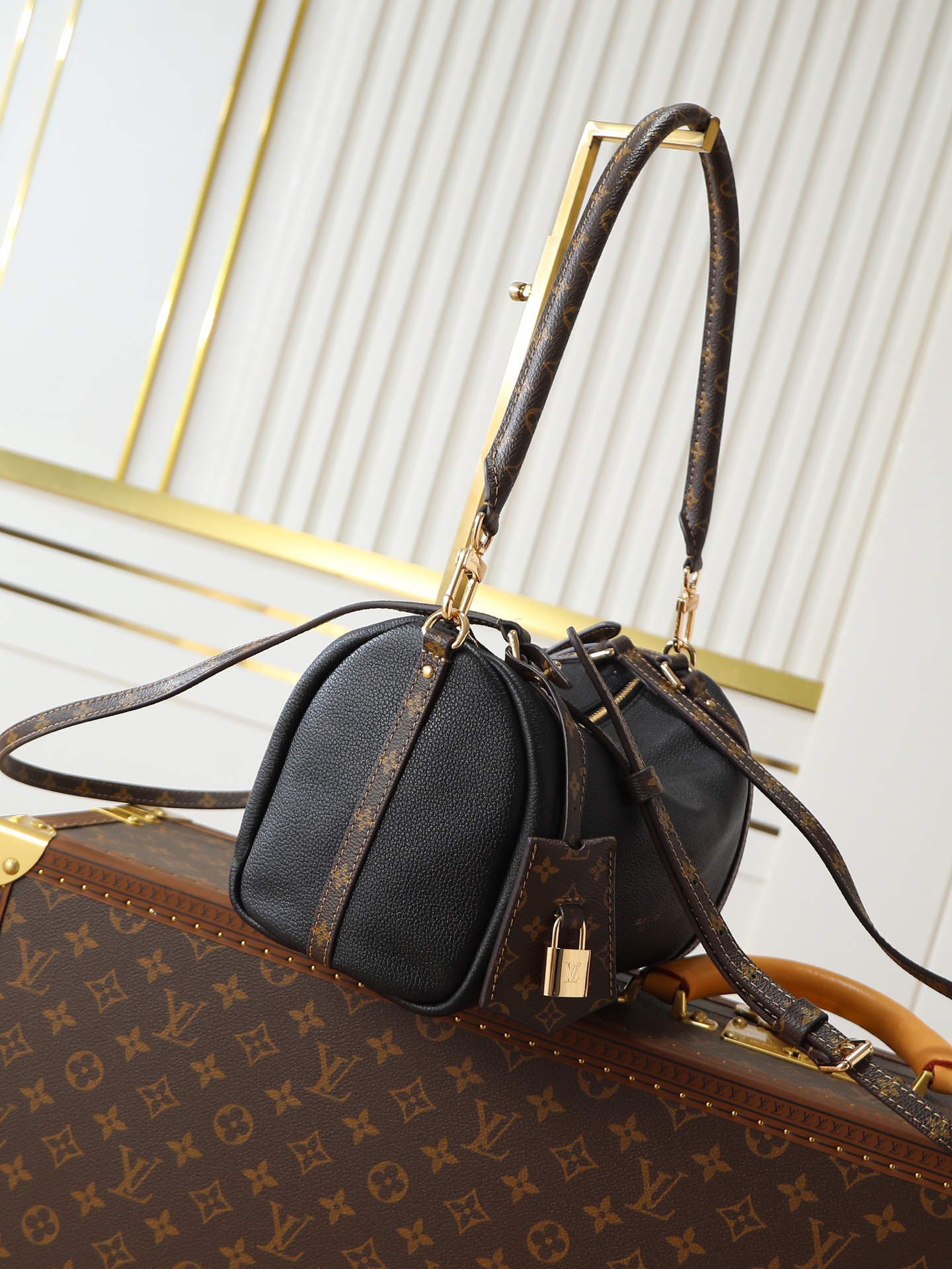 Alternative view of Louis Vuitton Handbag 12739