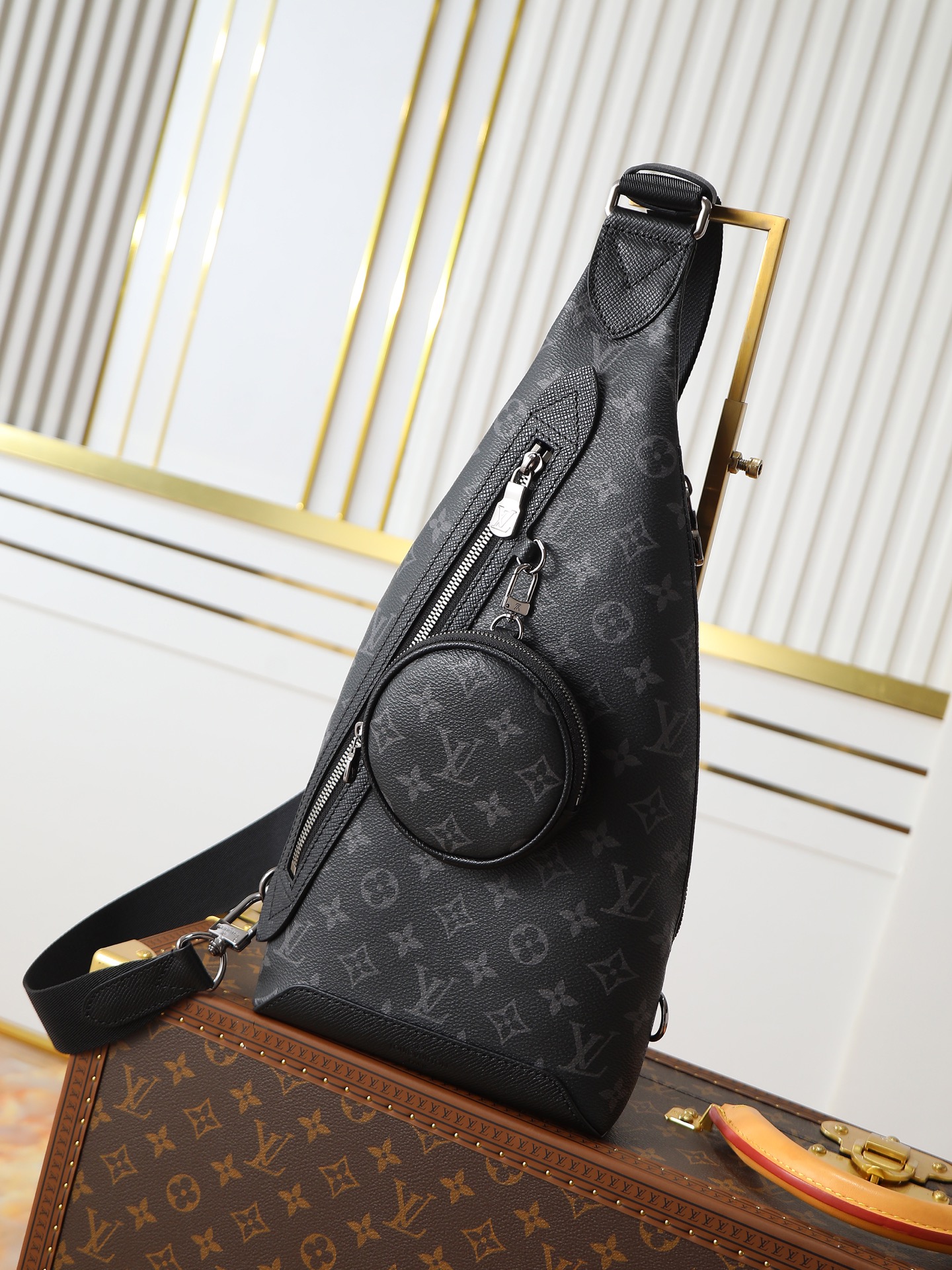 NO:676521,The top original 163 chip model M30936 Duo shoulder bag is spliced ​​with Monogram canvas and Taga cow leather. It is equipped with a detachable zipper bag and zipper side pocket for storing change or other needs. It interprets the multi-flow concept with a leisurely style and provides an alternative to traditional backpacks. Size 20 x 42 x 6 cm, LV [top original], louis vuitton, shoulder bags, cowhide19860909顶级原单163芯片型号M30936 Duo 单肩包拼接 Monogram 帆布和 Taga 牛皮革,设有存放零钱或其他所需的可拆卸拉链袋和拉链侧袋,以悠闲格调诠释多流理念,提供传统双肩包之外的随行之选.尺寸20 x 42 x 6 厘米,LV【顶级原单】,louis vuitton,shoulder bags,cowhide,Bag