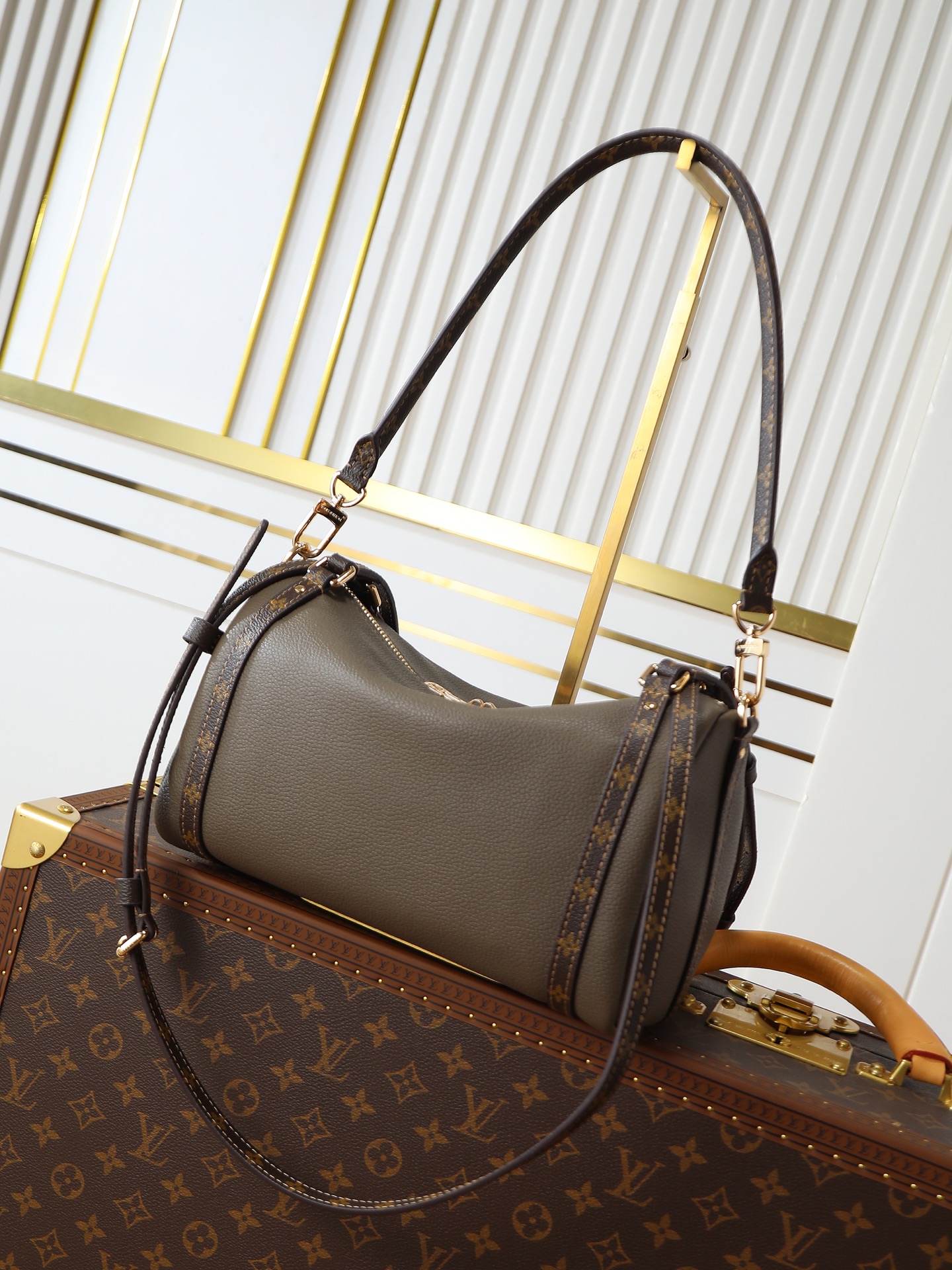 Alternative view of Louis Vuitton Handbag 12737