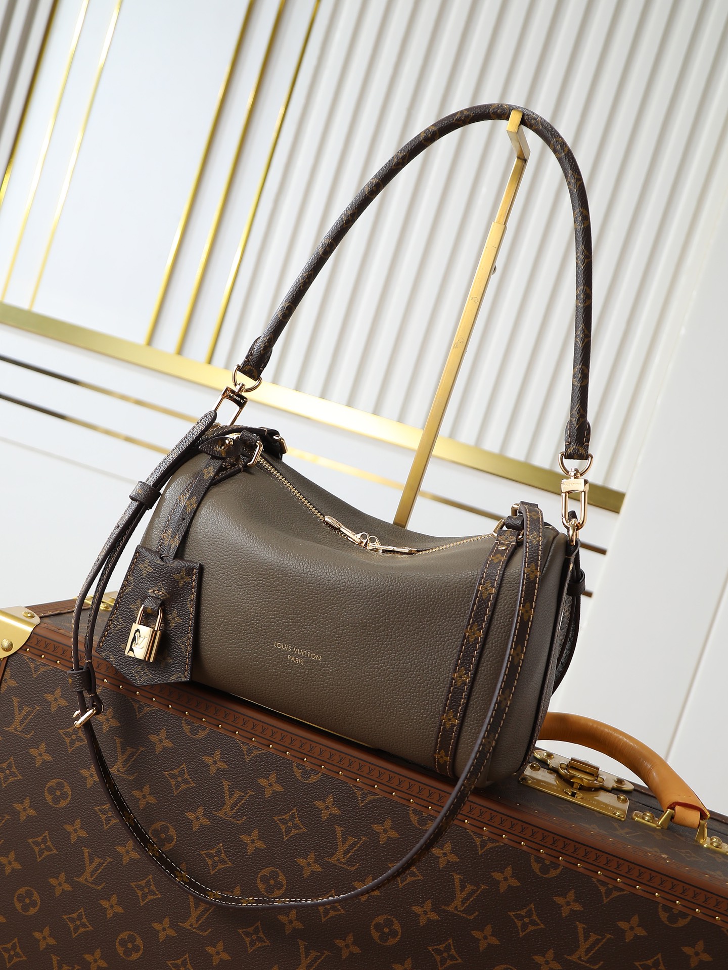 Louis Vuitton Handbag 12737