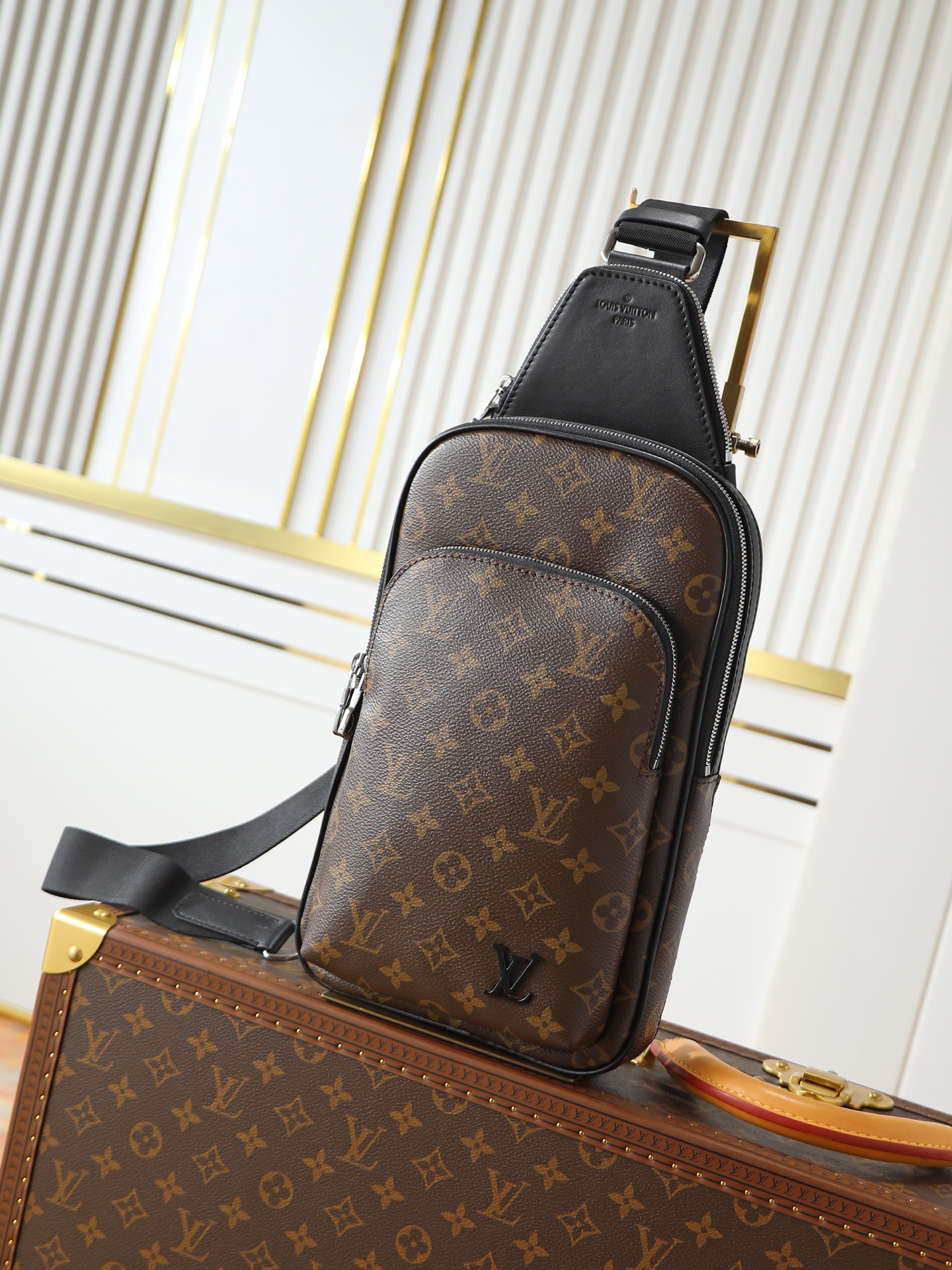 NO:406661,Top-grade original single 163 chip, original single hardware, [M46327 presbyopia] This Avenue shoulder bag uses Monogram Macassar canvas and leather trim to release the brightness. The canvas shoulder straps and linings inject sustainable concepts into the brand's classics, and the zipper front pocket and the top small zipper bag add practical details. Size 20 x 31 x 7 cm (length x height x width), LV [top-grade original single], louis vuitton, shoulder bags19860909顶级原单163芯片,原单五金,【M46327老花】本款 Avenue 单肩包采用 Monogram Macassar 帆布和皮革饰边,释放英朗气度.帆布肩带及内衬为品牌经典注入可持续理念,拉链前袋和顶部小号拉链袋再添实用细节.尺寸20 x 31 x 7 cm (长度 x 高 x 宽),LV【顶级原单】,louis vuitton,shoulder bags,Bag