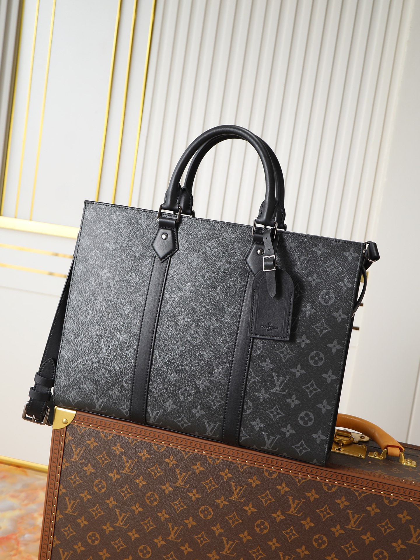 NO:602605,Top-quality original 163 code chip original hardware model M11742 black flower This Sac Plat 24H handbag has the elegant style of Monogram Eclipse coated canvas, with side straps, handle fasteners and detachable nameplates to highlight the classic style. Ample space includes zipper pockets and patch pockets, one of which can accommodate a laptop, and long and short handles for shoulder and hand carry. 39x 30x 5 cm (length x height x  wide), LV [top original order], louis vuitton19860909顶级原单163变码芯片原单五金型号M11742黑花 本款 Sac Plat 24H 手袋拥有 Monogram Eclipse 涂层帆布的儒雅风范,以侧带、手柄固定件和可拆卸名牌彰显经典格调.充裕空间囊括拉链口袋和贴袋,其一可容纳笔记本电脑,长短手柄实现肩背和手提体验. 39x 30x 5厘米 (长度 x 高 x 宽),LV【顶级原单】,louis vuitton,Bag