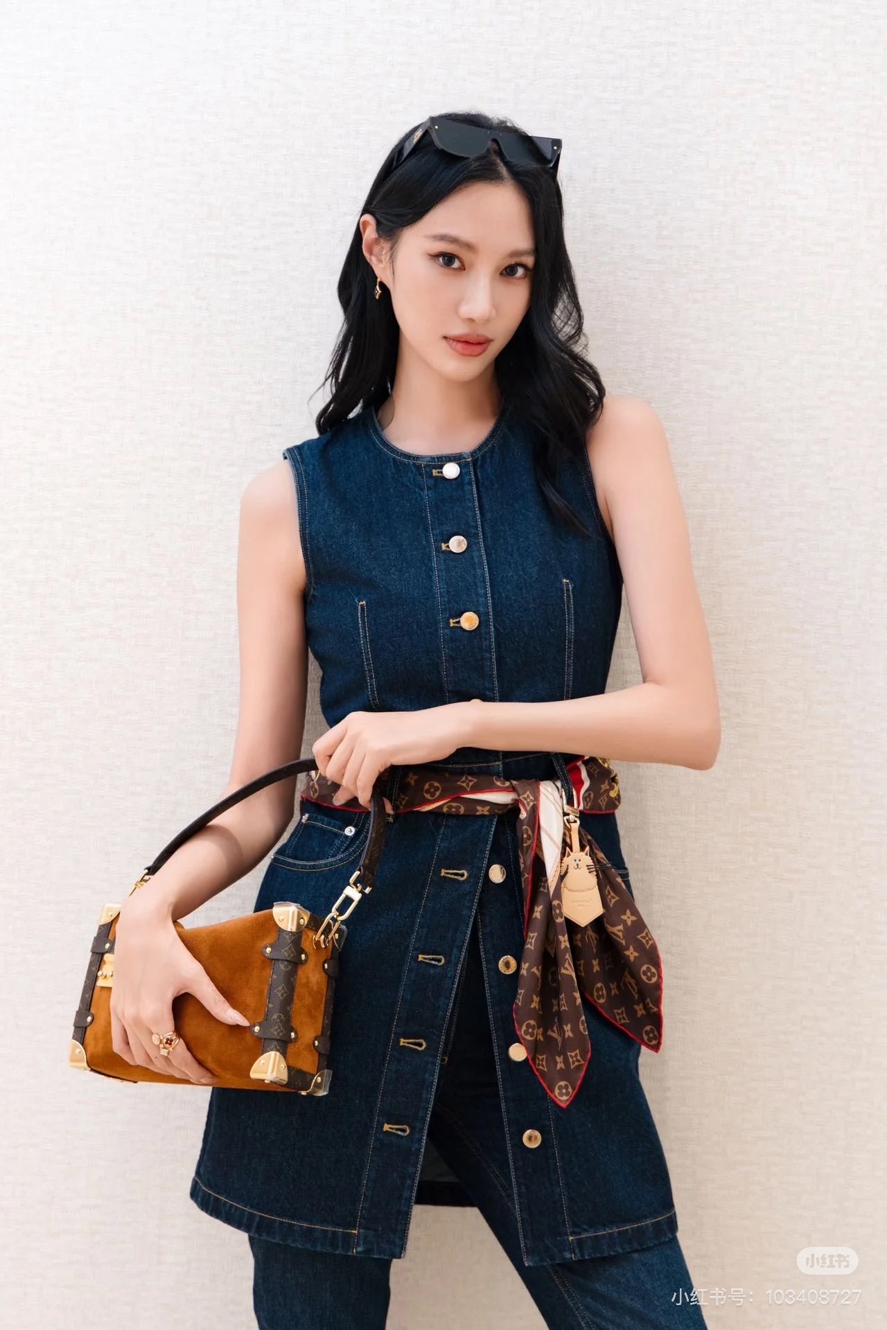 NO:574775,Top-quality original 163 transcoding chip [Exclusive real shot M15072 brown] This medium-sized Side Trunk handbag is from the Back to School series, interpreting the retro style of the era in elegant tones. The Monogram coated canvas trim reveals a bohemian atmosphere, and the S-lock buckle and detachable chain shimmer with metallic luster. The appropriate size is convenient for storing daily items such as lipstick. 16 x 8.5 x 23.5 cm (height x width x  Length), LV [top original order], louis vuitton19860909顶级原单163变码芯片【独家实拍 M15072棕】 本款 Side Trunk 中号手袋出自 Back to School 系列,以雅致色调演绎 年代的复古风尚.Monogram 涂层帆布饰边流露波西米亚气息,S-lock 锁扣与可拆卸链条闪烁金属莹泽.适宜尺寸方便收纳唇膏等日常物品 16 x 8.5 x 23.5 厘米 (高 x 宽 x 长度),LV【顶级原单】,louis vuitton,Bag