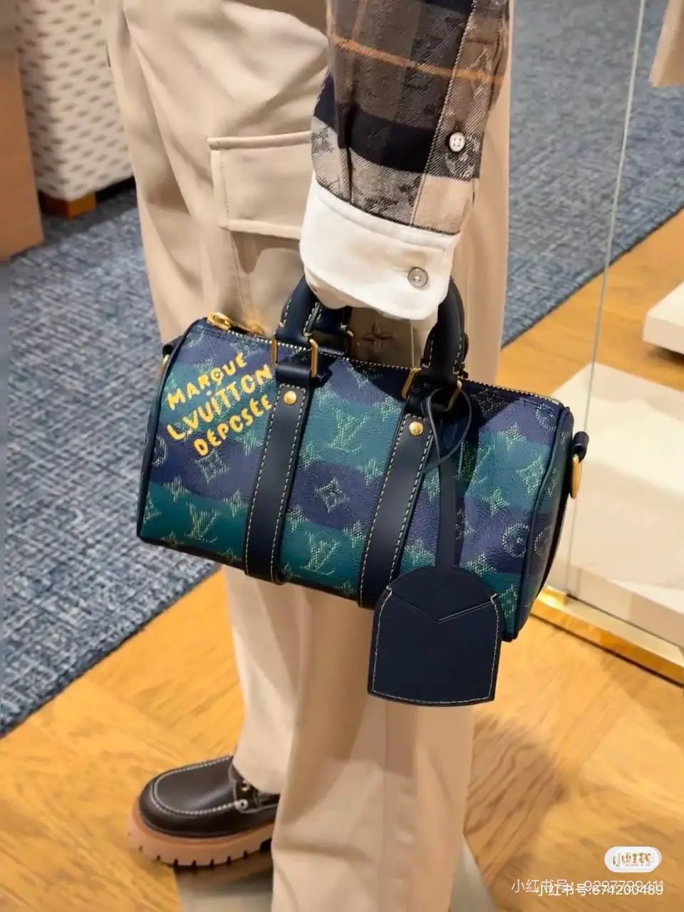 NO:581972,[Top original order], 163c01 chip] M25786 M13166 yellow M12684 green top original order Dynamic code change Keell Bandoulière 25 handbag condenses the classic Keell travel bag design, with the Monogram Surfin’ created by arrell Williams  Canvas interprets urban style. The complex pattern blends with colorful summer, full of tropical style and retro style. The detachable shoulder strap and rolled leather handle allow for multiple carrying methods. 25.0 x 15.0 x 11.0 cm (length x height x width), LV [top quality original order], louis vuitton19860909【顶级原单】,163c01芯片】M25786 M13166黄色 M12684绿色顶级原单 动态变码本款 Keell Bandoulière 25 手袋浓缩经典 Keell 旅行袋设计,以 arrell Williams 创作的 Monogram Surfin’ 帆布演绎都市型格.繁复图案融合缤纷夏日,洋溢热带风情和复古格调,可拆卸肩带和辊压皮革手柄实现多种背携方式.25.0 x 15.0 x 11.0 厘米 (长 x 高 x 宽),LV【顶级原单】,louis vuitton,Bag