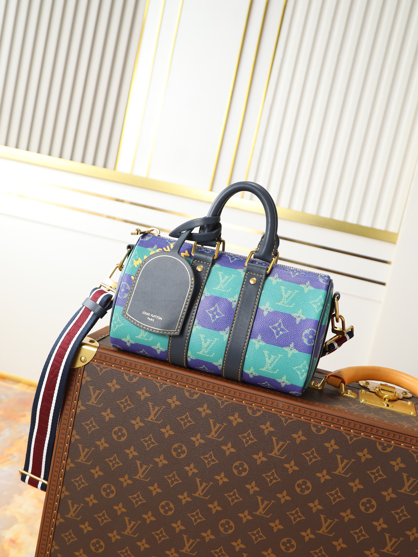 NO:581968,[Top original order], 163c01 chip] M25786 This Keell Bandoulière 25 handbag condenses the classic Keell travel bag design, using Monogram Surfin’ canvas created by arrell Williams to interpret urban style. The complex pattern blends with colorful summer, full of tropical style and retro style, and the detachable shoulder strap and rolled leather handle allow for multiple carrying methods. 25.0 x 15.0 x 11.0 cm (Length)  x height x width), LV [top original order], louis vuitton19860909【顶级原单】,163c01芯片】M25786 本款 Keell Bandoulière 25 手袋浓缩经典 Keell 旅行袋设计,以 arrell Williams 创作的 Monogram Surfin’ 帆布演绎都市型格.繁复图案融合缤纷夏日,洋溢热带风情和复古格调,可拆卸肩带和辊压皮革手柄实现多种背携方式.25.0 x 15.0 x 11.0 厘米 (长 x 高 x 宽),LV【顶级原单】,louis vuitton,Bag