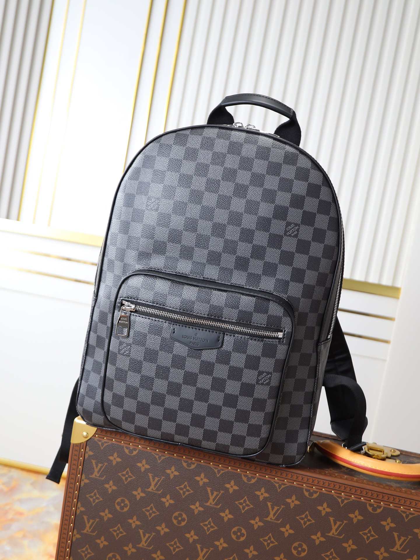 NO:583888,Top original single hardware 163 transcoding chip model M41473 black grid backpack This new Josh backpack has refreshing lines and simple style. It is made of the iconic Damier plaid canvas with exquisite cowhide trim. The design is small and practical, specially designed for energetic men. Lightweight and spacious, this backpack can keep items organized, safe and easy to access. Detailed features 32.0 x  40.0 x 13.0 cm (length x height x width), LV [top quality original order], louis vuitton, backpacks, cowhide19860909顶级原单原单五金163变码芯片型号M41473黑格背包此款全新Josh双肩包拥有清爽的线条与简约的风格,由标志性的Damier格纹帆布搭配精致的牛皮饰边制成.设计小巧而实用,专为充满活力的男性打造.轻质而空间宽敞,此款背包可将物品安放得井井有条、安全无虞、易于取用.详细特征32.0 x 40.0 x 13.0 cm (长 x 高 x 宽),LV【顶级原单】,louis vuitton,backpacks,cowhide,Bag