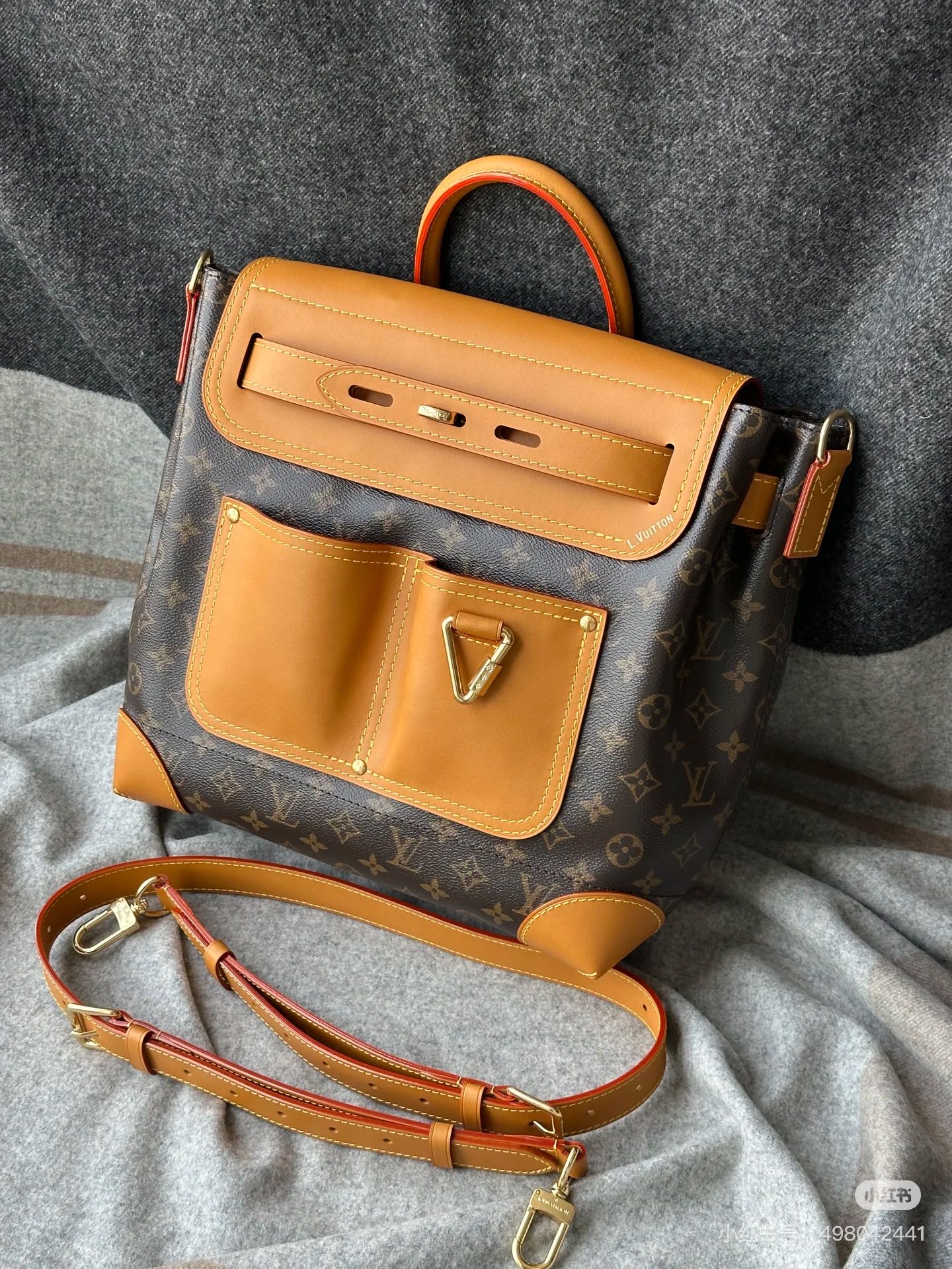 NO:719661,Special grade all-steel dynamic chip This handbag is made by and is made of canvas with a sophisticated design. The double outer pockets on the front highlight the workwear style, and the detachable shoulder straps and flaps are easy to carry cross-body, shoulder, portable or backpack. Model M25989 Leather is Spanish grade leather Hardware uses imported grade all-steel hardware Dimensions (cm) ((Length Height Width), LV [Top Original Order], Louis  vuitton19860909特级全钢动态芯片 本款  手袋出自  之手,以 帆布塑造考究设计.正面双外袋彰显工装风范,可拆卸肩带及翻盖便于随心斜挎、肩背、手提或双肩背. 型号 M25989 皮料 是西班牙级皮料 五金 采用进口级全钢五金 尺寸   (厘米) ((长 高 宽),LV【顶级原单】,louis vuitton,Bag