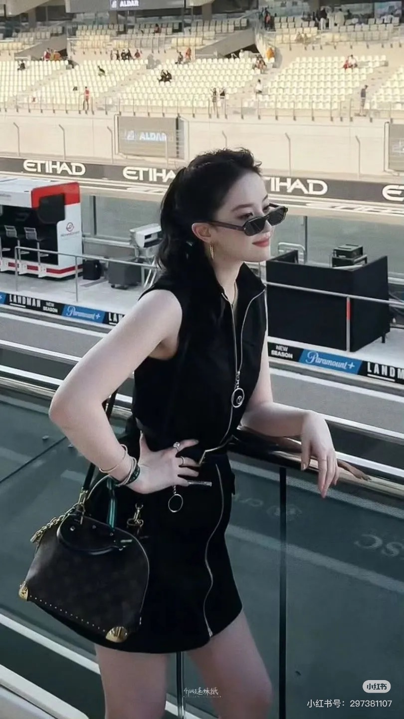 NO:676590,The all-steel hardware M26084 AlmaBB handbag, Liu Yifei's same top original model, has been reinterpreted and becomes a new member of the Trunk series, paying tribute to the brand's long-standing travel culture with a classic logo. The handbag is made of Monogram canvas, with deep leather trim, and embellished with dazzling metal corners and studs. This version is equipped with a detachable chain, which can be matched with an adjustable shoulder strap or used alone. Size 22 × 19 × 11  cm, LV [top original order], louis vuitton19860909刘亦菲同款顶级原单 全钢五金M26084 AlmaBB手袋经焕新演绎,成为Trunk系列的新成员,以经典标识致敬品牌悠久的旅行文化.手袋甄选Monogram帆布,搭配深邃皮革饰边,并以耀目金属包角和饰钉点缀.此版本配有可拆卸链条,可与可调节肩带搭配或单独使用.尺寸22 × 19 × 11 cm,LV【顶级原单】,louis vuitton,Bag