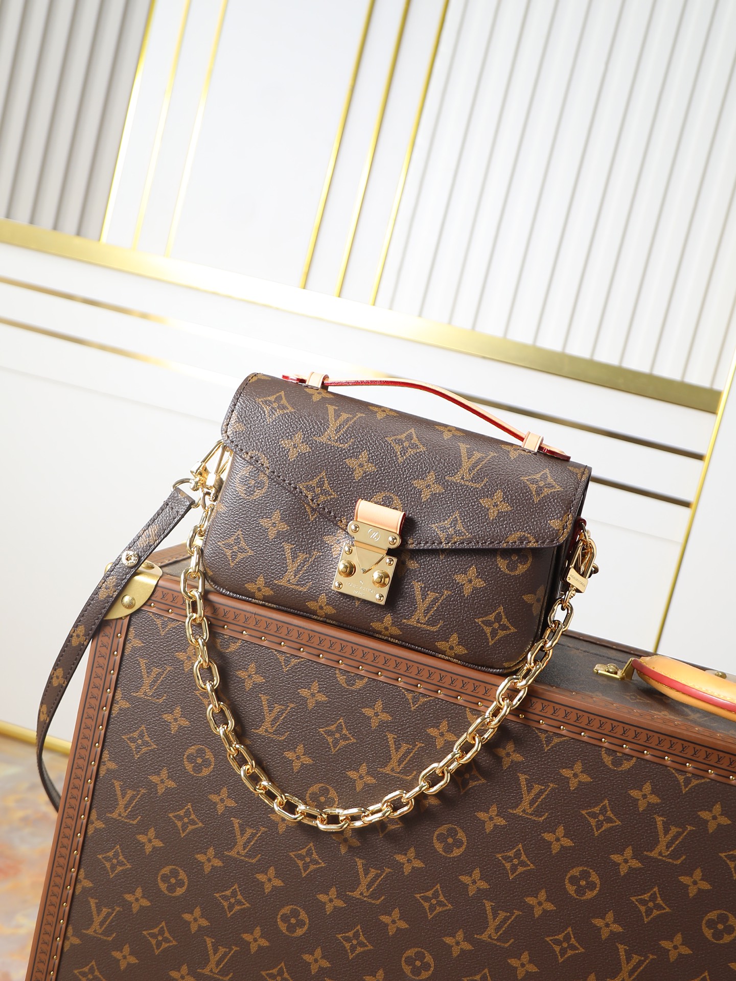 NO:719673,Top original order 163 transcoding chip [Pochette Metis mini handbag] M46279 presbyopic Pochette Métis mini handbag has a compact shape exuding an elegant atmosphere. Made of soft Monogram canvas material, small size, with multiple practical pockets and compartments. Size 21·5*16*13.5cm, LV [top original order], louis vuitton19860909顶级原单163变码芯片【Pochette Metis mini 手袋】 M46279 老花 Pochette Métis mini 手袋小巧的造型散发出优雅的气息.采用柔软的 Monogram 帆布材质制作而成,尺寸小巧,拥有多个实用的口袋和隔层.尺寸21·5*16*13.5cm,LV【顶级原单】,louis vuitton,Bag