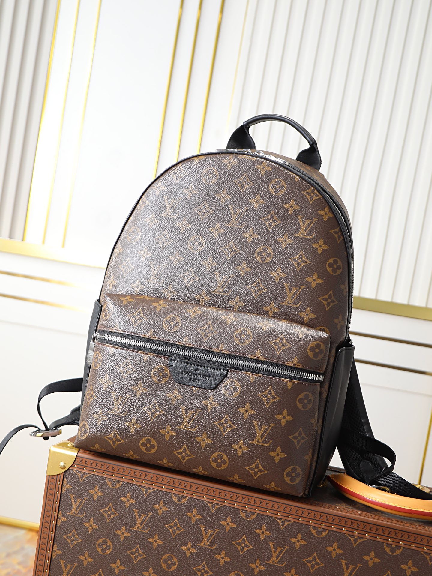 NO:720000,Top original order, 163 transcoding chip, [DISCOVERY Backpack] M46684 Presbyopia This Discovery backpack is made of Monogram embossed cow leather to create a soft and close-fitting shape, supplemented by the calm atmosphere of metal parts. The outer bag is convenient for taking and placing accompanying items, and the inner bag allows for orderly storage. Size 29*38*20cm, LV [top original order], louis vuitton, cowhide19860909顶级原单,163变码芯片,【DISCOVERY 双肩包】 M46684 老花 本款 Discovery 双肩包以 Monogram 压纹牛皮革塑造柔软贴身构型,辅以金属件的沉稳气息.外袋便于取放随行物品,内袋实现有序收纳.尺寸29*38*20cm,LV【顶级原单】,louis vuitton,cowhide,Bag