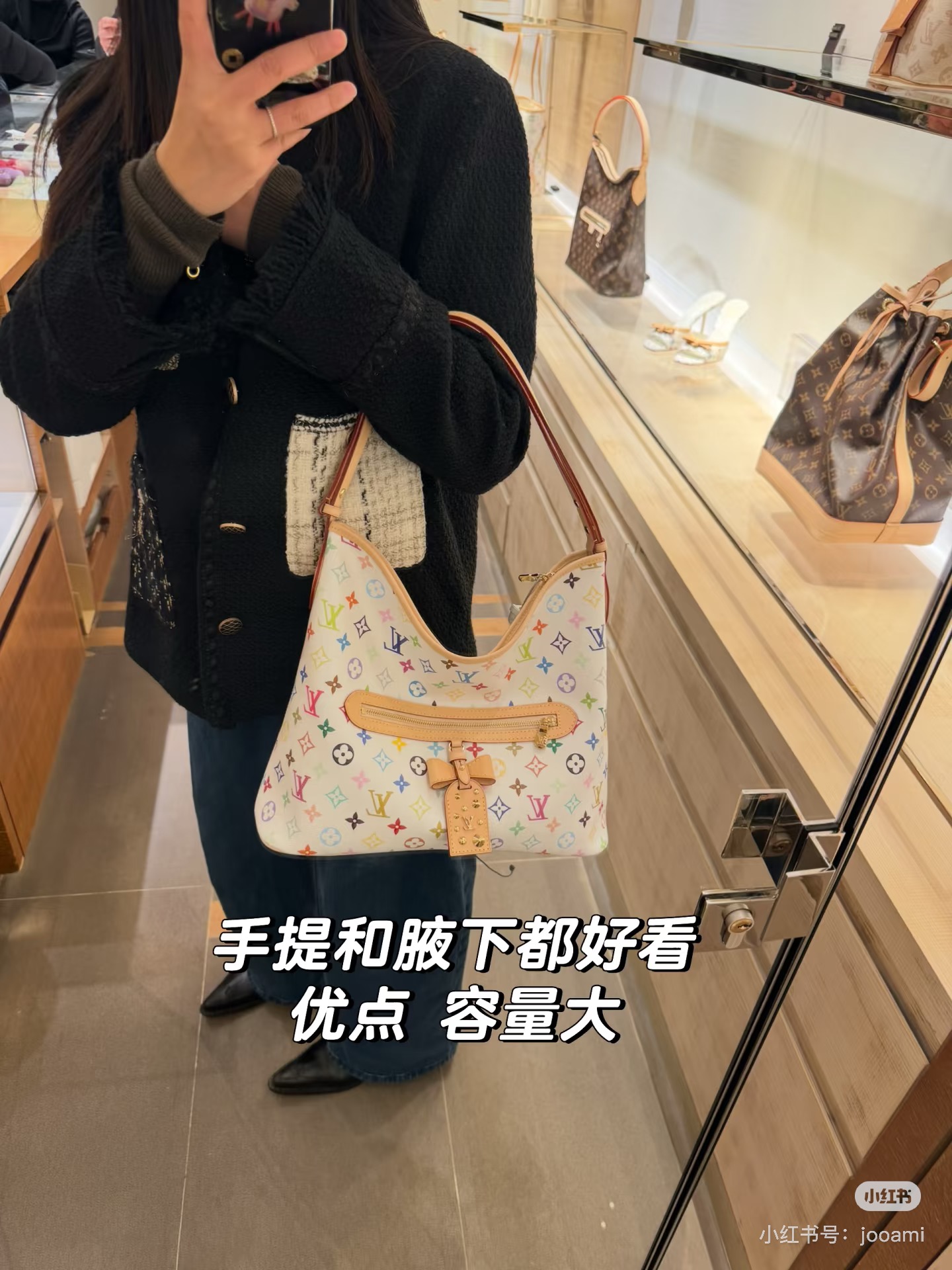 NO:741409,Top original 163 transcoding chip model M27582, this Lineup handbag celebrates the 130th anniversary of the Louis Vuitton Monogram pattern, rendering the Monogram in gorgeous colors  Canvas, a colorful choice for the workplace or weekend nap. The metal studs of the address plate contrast with other metal parts, and the bow-shaped decoration is swaying. The exclusive leather label points out the identity of the celebration series. Size 34.5x26x13cm, LV [top original order], louis vuitton, louis vuitton19860909顶级原单163变码芯片型号M27582,本款 Lineup 手袋庆祝路易威登 Monogram 图案诞辰 130 周年,以绮丽色彩渲染 Monogram 帆布,为工作场合或周末小憩带来缤纷之选.地址牌的金属饰钉与其他金属件互为映衬,蝴蝶结形状装饰摇曳生姿.专属皮革标签点明庆贺系列身份.尺寸34.5x26x13cm,LV【顶级原单】,louis vuitton,louis vuitton,Bag