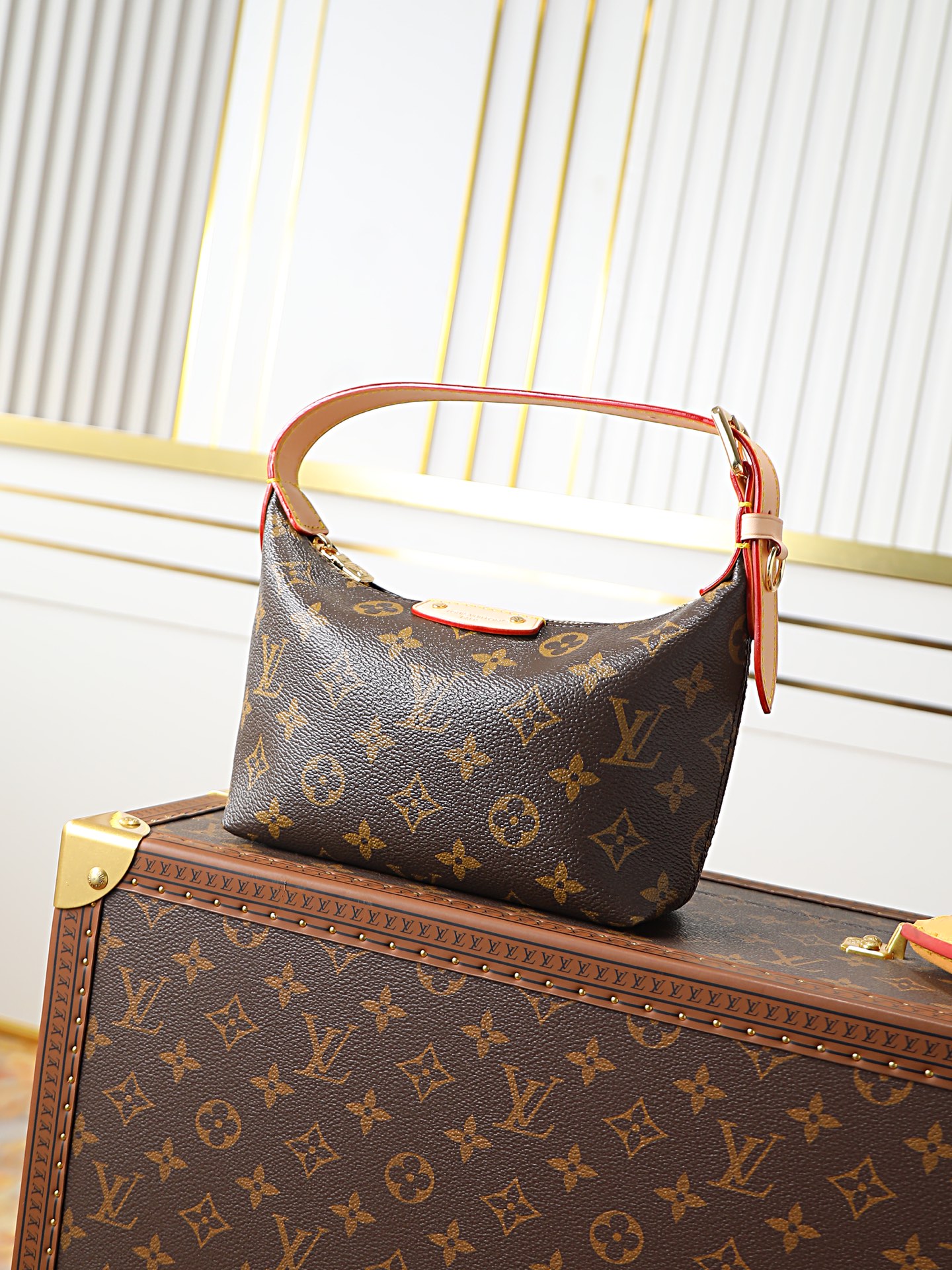 NO:741402,Top Original 163 Transcoding Chip, M27509 Presbyopia Lunch Box Bag Armpit Bag Pochette Hills Handbag This elegant Pochette Hills is made of Monogram Origine hr canvas with cowhide wrist decoration. Its ideal size can accommodate daily necessities, while its adjustable handle provides exquisite wear. Dimensions 18.5 x 11 x 6.5 cm (length x height x width), LV [Top Original], louis  vuitton,cowhide19860909顶级原单163变码芯片,M27509老花 饭盒包腋下包 Pochette Hills 手袋 这款优雅的Pochette Hills 由Monogram Origine hr帆布制成,搭配牛皮手腕装饰,其理想的尺寸可以容纳日常必需品,而其可调节的手柄提供了精致的穿着.尺寸18.5 x 11 x 6.5厘米（长度x高度x宽度）,LV【顶级原单】,louis vuitton,cowhide,Bag