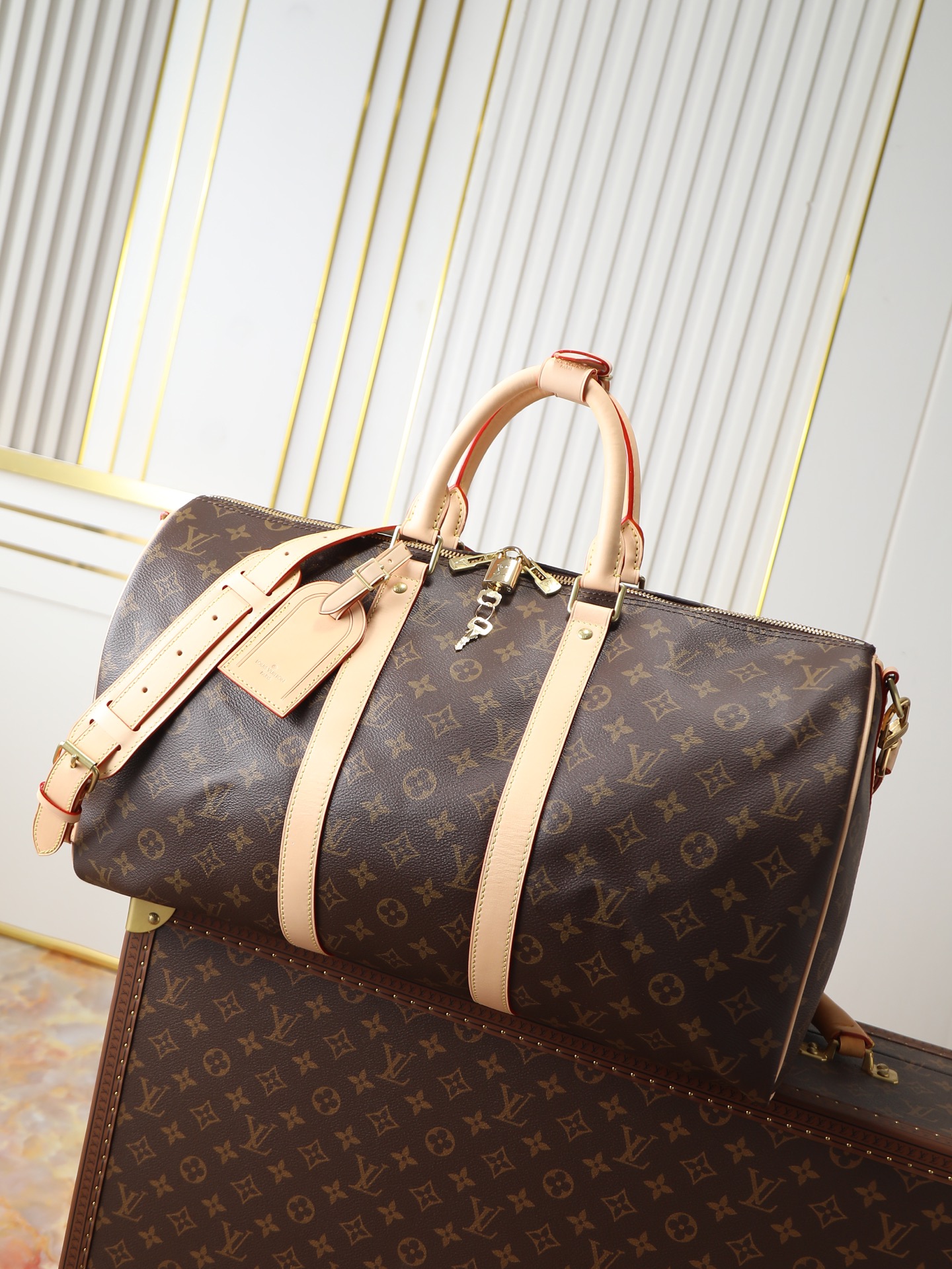 NO:773363,Top original 163 transcoding chip, all-steel hardware, M41418 presbyopic 45 travel bag, this classic Keepall 45 handbag is made of Damier Graphite canvas, the size of hand luggage. It has a unique round leather handle and an adjustable and detachable shoulder strap. The shoulder pads on the shoulder strap make it more comfortable to carry. Size 45.0 x 27.0 x 20.0 cm, LV [top original], Louis  vuitton19860909顶级原单163变码芯片,全钢五金,M41418老花45旅行袋,这款经典的Keepall 45手袋采用Damier Graphite帆布制成,大小为手提行李尺寸. 特有浑圆的皮革手柄和可调整、可脱卸的肩带,肩带上的垫肩使携带更加舒适.尺寸45.0 x 27.0 x 20.0 cm ,,LV【顶级原单】,louis vuitton,Bag