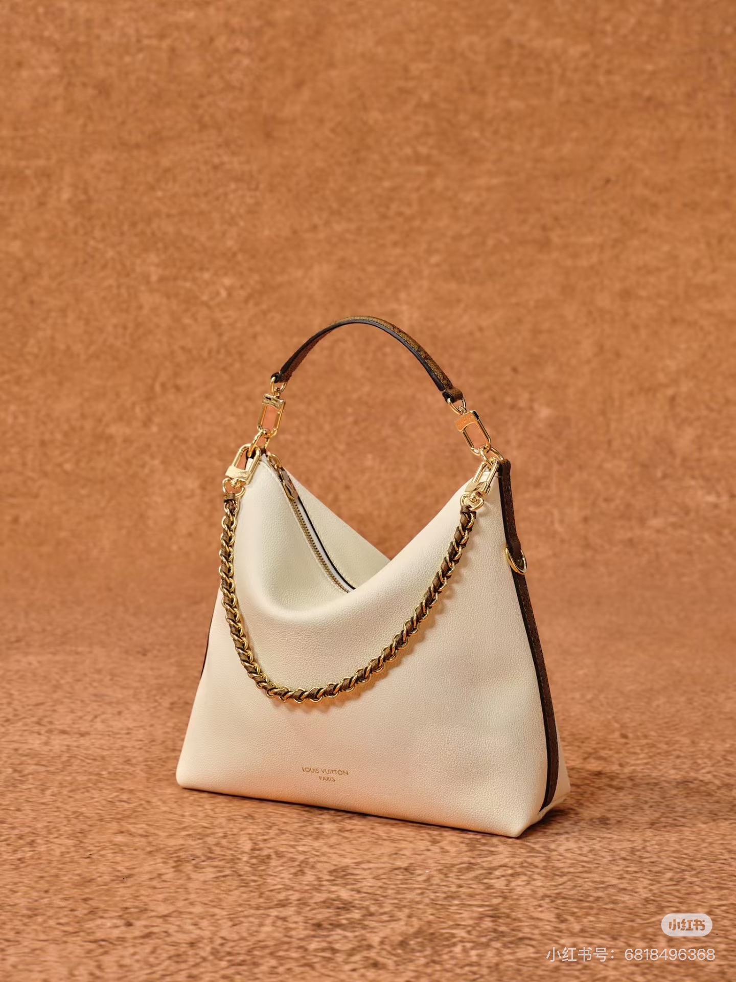 NO:770933,Top original 163 transcoding chip M29094 white cow batch Zhou Dongyu's same style Multipass handbag is made of fine cow leather, with canvas trim and detachable metal braided chain to create a perfect choice for business or weekend wardrobe. It can be carried in a variety of ways and can also store daily necessities such as tablets and paperback books. 30 x 26 x 10 cm (length x height x width), LV [top original], louis vuitton, cowhide19860909顶级原单163变码芯片M29094白牛批周冬雨同款本款 Multipass 手袋取材细腻牛皮革,以帆布饰边和可拆卸金属编织链条打造商务或周末衣橱佳选.可采用多种方式背携,亦可收纳平板电脑和平装书等日常用品. 30 x 26 x 10 厘米 (长度 x 高 x 宽),LV【顶级原单】,louis vuitton,cowhide,Bag