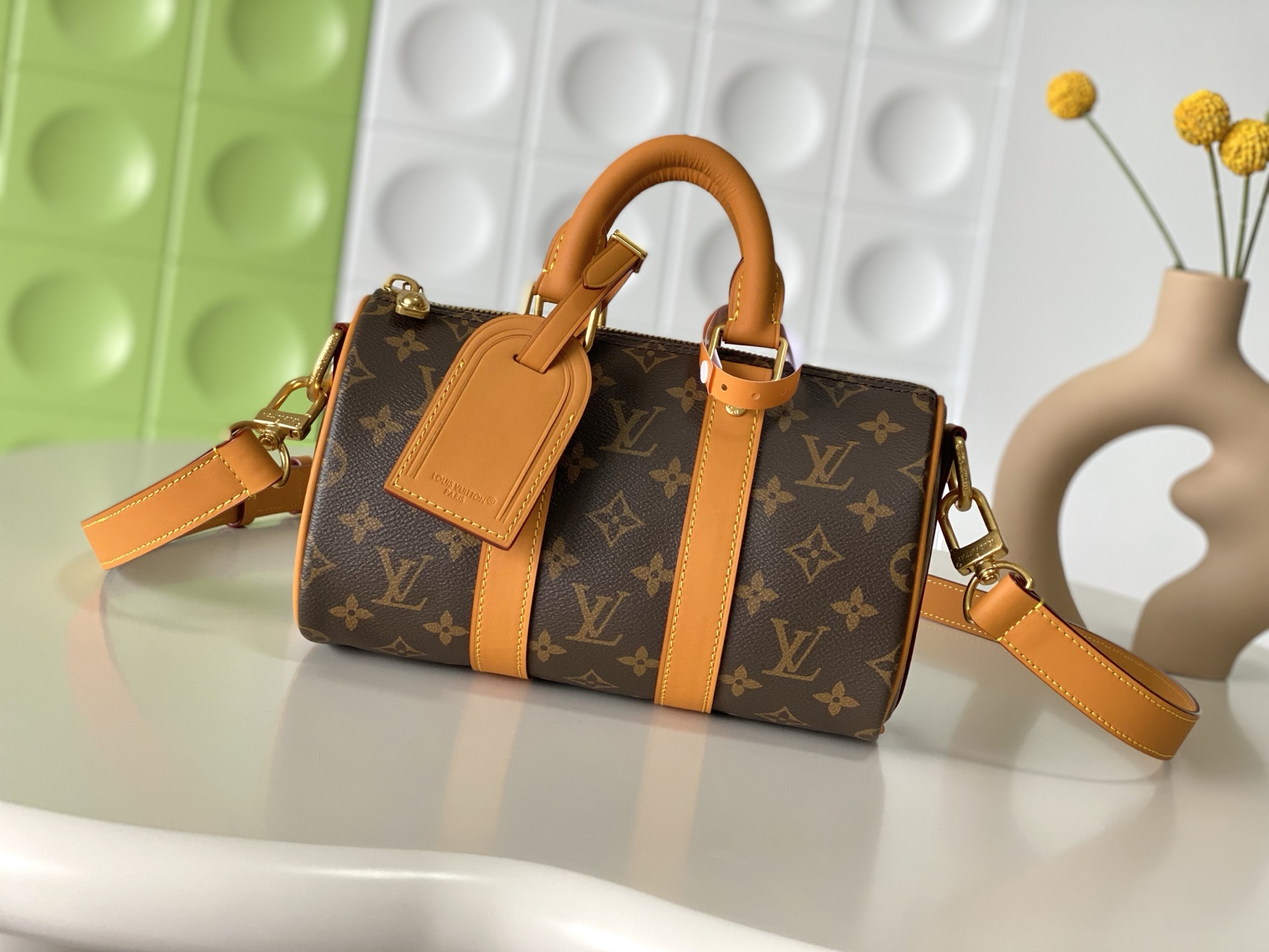 NO:855782,Top original single 163 transcoding chip [KEEPALL BANDOULIRE 25 handbag] Model M28957 This Keepall Bandoulière 25 handbag is inspired by the classic bag launched by Louis Vuitton in the 1930s, using Monogram Archive  Exquisitely made of hx coated canvas, with cow leather trim and distressed metal parts. It has a handle on the top and a detachable and adjustable shoulder strap. It can be carried in various ways, interpreting Louis Vuitton's retro style and making it a good companion for urban life. Size 25 x 15 x 11 cm. (length x height x width), LV [top original order], louis vuitton, louis vuitton, cowhide19860909顶级原单163变码芯片【KEEPALL BANDOULIRE 25 手袋】 型号M28957 本款 Keepall Bandoulière 25 手袋灵感源自路易威登于 1930 年代推出的经典包袋,采用 Monogram Archive hx涂层帆布精制,搭配牛皮革饰边与做旧金属件.顶部设有手柄,配以可拆卸并调节的肩带,背携方式灵活多样,演绎路易威登复古风尚,成就都市生活随行良伴. 尺寸25 x 15 x 11 厘米. (长度 x 高 x 宽),LV【顶级原单】,louis vuitton,louis vuitton,cowhide,Bag