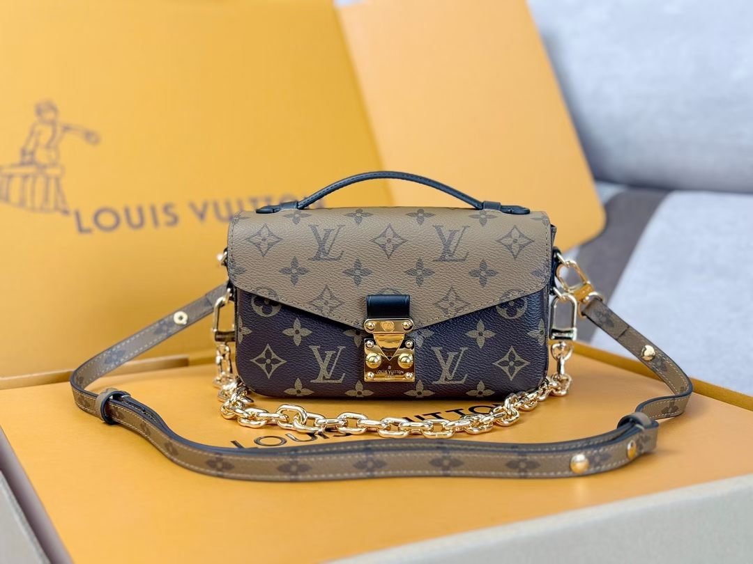 NO:852849,Special price, large quantity, original order, high quality, perfect development details [Pochette Metis mini handbag] M46279 yellow flower Pochette Métis mini handbag's compact shape exudes elegance. Made of soft Monogram canvas material, small size, with multiple practical pockets and compartments. Size 21·5*16*13.5cm, LV [top original order], louis vuitton19860909特价,数量多原单品质对版开发细节完美【Pochette Metis mini 手袋】 M46279 黄花 Pochette Métis mini 手袋小巧的造型散发出优雅的气息.采用柔软的 Monogram 帆布材质制作而成,尺寸小巧,拥有多个实用的口袋和隔层. 尺寸21·5*16*13.5cm,LV【顶级原单】,louis vuitton,Bag