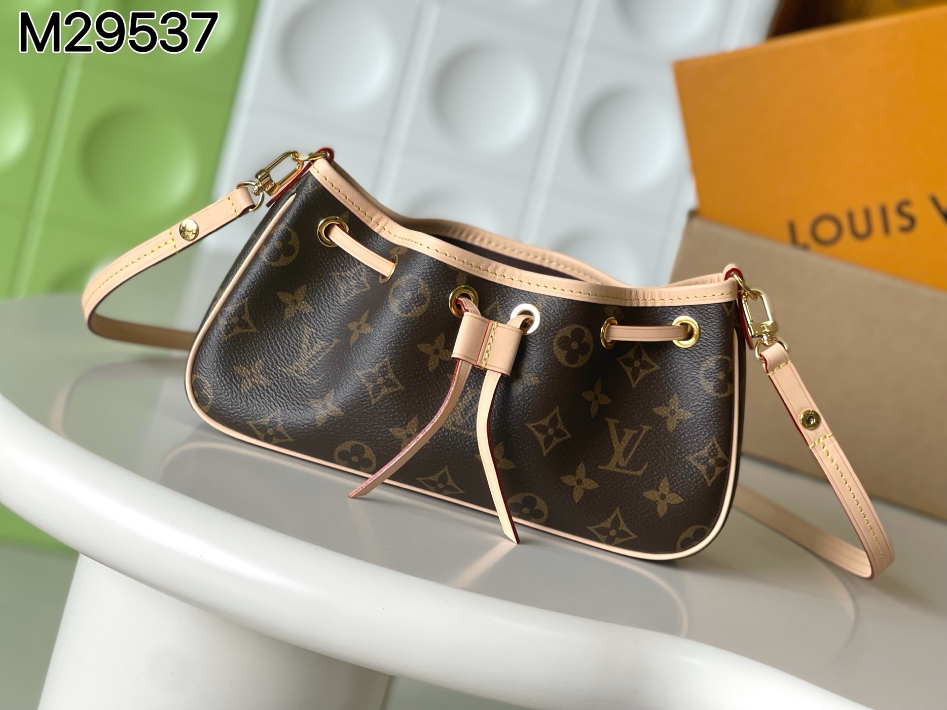 NO:880391,, [Top Enhanced Version] Counter-matched 163C01 transcoding chip, genuine development, counter-matched leather, M29537 Presbyopia Mini Underarm Bag Mahjong Bag Nano Frivole Handbag This NANO FRIVOLE  Carefully made from presbyopia canvas, it perfectly combines charming style and close-fitting design, and is trimmed with natural leather. The bag is spacious enough to store daily necessities, and can be easily matched with day and night looks. Dimensions: 24 × 8 × 13 cm, LV [top quality original], louis vuitton19860909,【顶级加强版】对柜163C01变码芯片,正品开发,专柜对版皮料, M29537老花 迷你腋下包麻将包 Nano Frivole 手袋 本款 NANO FRIVOLE 以老花帆布精心制造,完美糅合迷人格调和贴身设计,并缀以天然皮革饰边,袋款容量宽敞,足以收纳日常必需品,能轻松自如地配衬日夜皆宜的造型.尺寸24 × 8 × 13 cm,LV【顶级原单】,louis vuitton,Bag