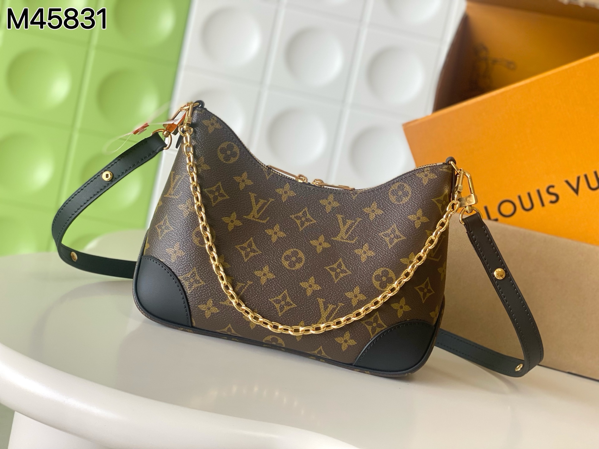 NO:940147,[Top Enhanced Version] All-steel hardware, 163C01 transcoding chip, genuine development, counter-matched coarse fabric, model M45831 black [BOULOGNE handbag], Boulogne handbag is made of classic Monogram canvas, equipped with double zippers and a spacious inner patch pocket that can accommodate an iPhone 12 Pro mobile phone. The adjustable shoulder strap can be worn cross-body or over the shoulder, and can be removed to transform into a small chain bag or clutch. Size 29 x  16 x 9.5 cm, LV [top quality original order], louis vuitton, handbag19860909【顶级加强版】全钢五金,163C01变码芯片,正品开发,专柜对版粗面料,型号M45831 黑色【BOULOGNE 手袋】,Boulogne 手袋取材经典 Monogram 帆布,配有双拉链和可容纳 iPhone 12 Pro 手机的宽敞内贴袋.可调节肩带实现斜挎或肩背,取下即可化身小号链条包或手拿包. 尺寸29 x 16 x 9.5 厘米,LV【顶级原单】,louis vuitton,handbag,Bag