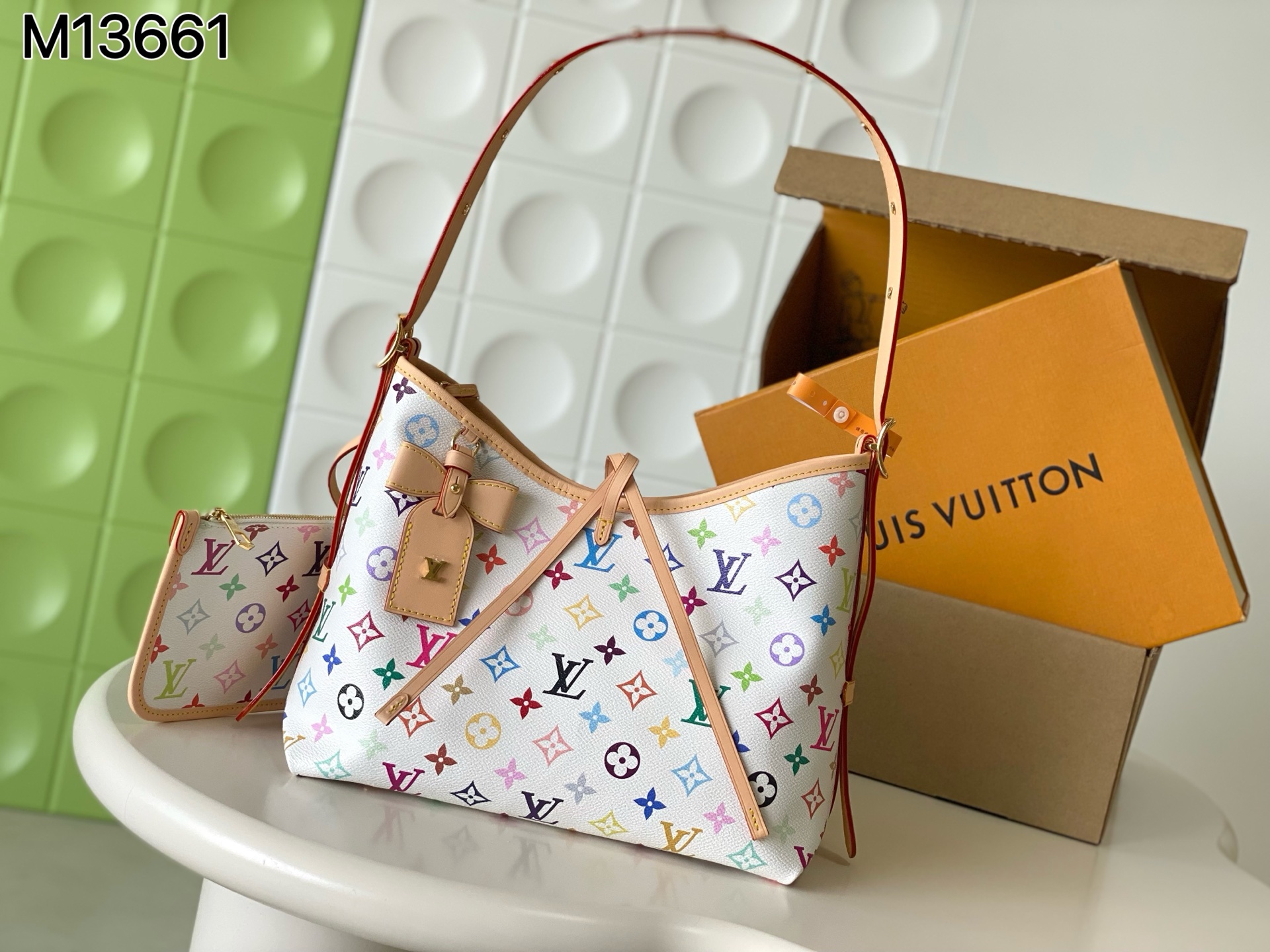 NO:940559,[Top Enhanced Edition] 163C01 transcoding chip, authentic development, counter-matched leather, model M13661. This small CarryAll handbag comes from the Louis Vuitton  vuitton,louis vuitton,cowhide19860909【顶级加强版】163C01变码芯片,正品开发,专柜对版皮料,型号M13661 本款CarryAll小号手袋出自路易威登x村上隆再版系列,为Monogram涂层帆布巧妙融入日本艺术家的明丽色调.牛皮革饰边勾勒贴身构型,名牌点缀雅致蝴蝶结细节.尺寸29 × 24 × 12 cm,LV【顶级原单】,louis vuitton,louis vuitton,cowhide,Bag