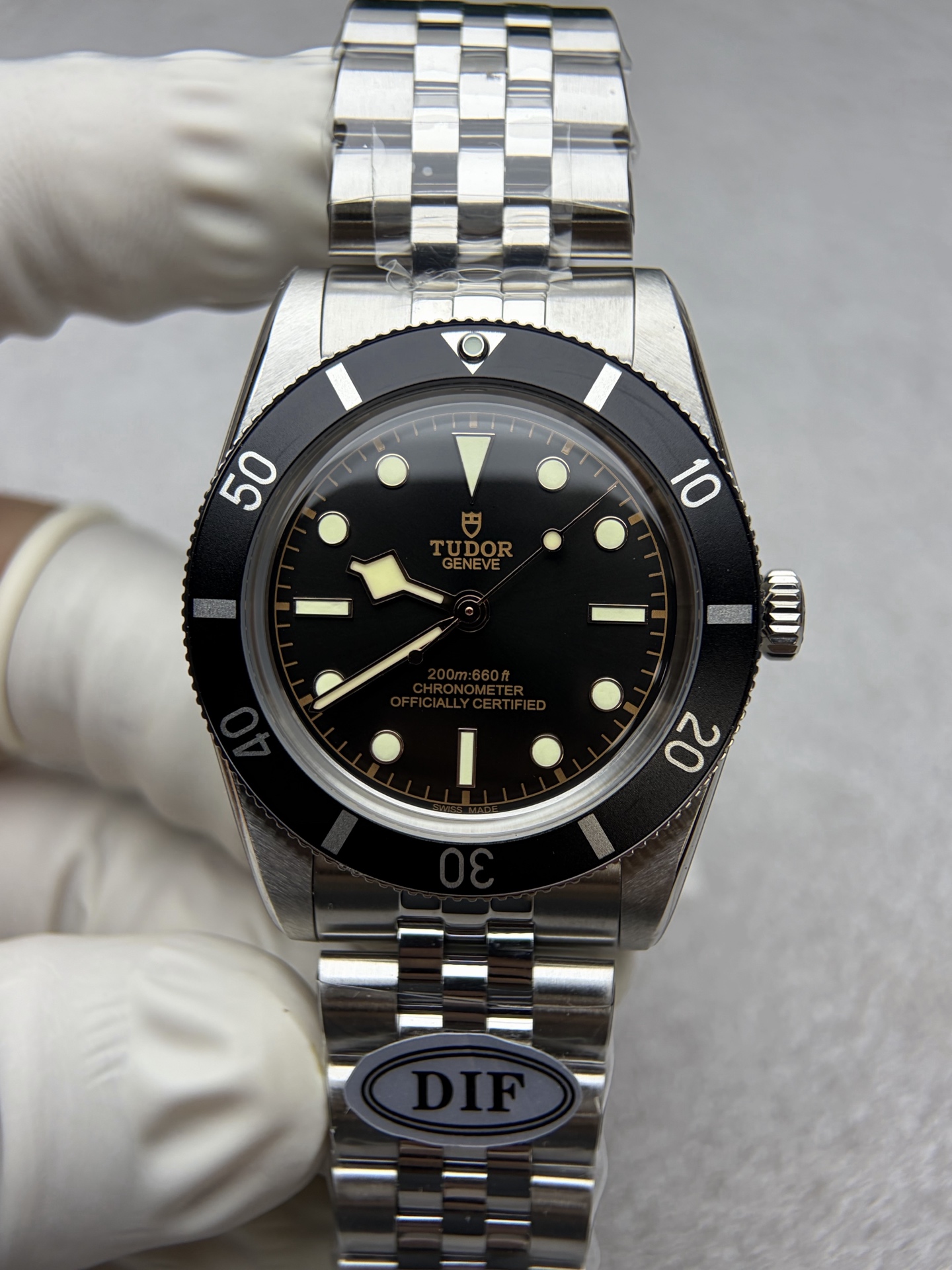 NO:765868,The strongest copy DIF grandly launches the Tudor Black Bay 54 M79000N watch. The 37mm case fits the wrist and is comfortable to wear. The matte dial is simple and elegant with delicate texture. The calendar-less design simplifies the complexity and returns to the pure reading experience. With pure spirit and modern expression, it pays the most sincere respect to the brand's first diving watch - Model 7922, which came out in 1954!  DIF craftsmanship spirit. The entire watch is equipped with finely ground guide corners and no handles. It pays attention to details. The texture is invincible. It is equipped with Dandong customized first-speed movement. The daily error is only 3-5 seconds and almost 0 anti-repair. Super stable!  The straps are all CNC whole-body molded and brushed straps, not assembled by small factories!  Equipped with a Tudor 'T-fit' clasp, slide rails for fine adjustment, super Swiss luminous scales, hydraulic three-dimensional fonts on the disk, and a slight radial texture on the background. DIF is full of sincerity, and all watch friends are welcome to taste it!  ,19860909最强副本 DIF隆重推出帝舵碧湾54型M79000N腕表, 37mm表壳贴合手腕,佩戴舒适,哑光表盘简约大气,质感细腻,无日历设计化繁为简,回归纯粹读时体验,以纯粹精神和现代表达方式,向1954年问世的品牌首款潜水表-7922型献上最真诚的敬意！ DIF匠工精神 整表配备导角精磨不拉手 注重细节 质感无敌 搭载丹东定制一档机芯 日误差仅3-5秒几乎0反修 超稳定！ 表带均为CNC通体成型拉丝工艺表带 非小厂组装片！配备帝舵表“T-fit”表扣 可滑轨微调 超强瑞士夜光刻度 盘面字体油压立体 底色带有轻微放射纹理 DIF诚意满满,欢迎广大表友品鉴！,,Watch