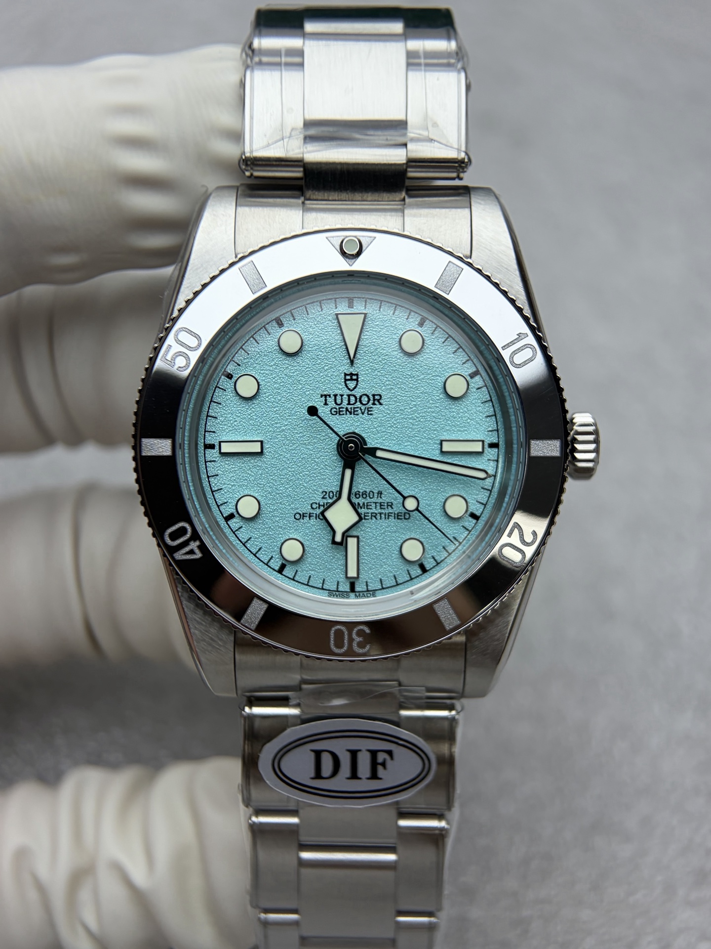 NO:765876,DIF's strongest copy DIF grandly launches the Tudor Black Bay 54 M79000N (Extreme Blue). The 37mm case fits the wrist, is comfortable to wear, and has a delicate texture. The new sandy 'Extreme Blue' dial reflects infinite light through the reflection of light. With the mirror-polished outer ring, the contrast is directly maximized!  The calendar-less design simplifies the complexity and returns to the pure reading experience. DIF craftsmanship spirit. The entire watch is equipped with finely ground guide corners and no handles. It pays attention to details and has incomparable quality. It is equipped with a Dandong customized first-speed movement. The daily error is only 3-5 seconds and almost 0 anti-repair. Super stable!  The straps are all CNC whole-body molded and brushed straps, not assembled by small factories!  Equipped with a Tudor 'T-fit' clasp, slide rail for fine adjustment, super Swiss luminous scale, hydraulic three-dimensional font on the disk, DIF is full of sincerity, welcome all watch friends to taste it!  ,19860909DIF 最强副本 DIF隆重推出帝舵碧湾54型M79000N（极境蓝） 37mm表壳贴合手腕,佩戴舒适,质感细腻, 全新的砂质“极境蓝”表盘经过光线的反射折射出无限光芒,搭配上镜面抛光的外圈,对比度直接拉满！ 无日历设计化繁为简,回归纯粹读时体验, DIF匠工精神 整表配备导角精磨不拉手 注重细节 质感无敌 搭载丹东定制一档机芯 日误差仅3-5秒几乎0反修 超稳定！ 表带均为CNC通体成型拉丝工艺表带 非小厂组装片！ 配备帝舵表“T-fit”表扣 可滑轨微调 超强瑞士夜光刻度 盘面字体油压立体 DIF诚意满满,欢迎广大表友品鉴！,,Watch