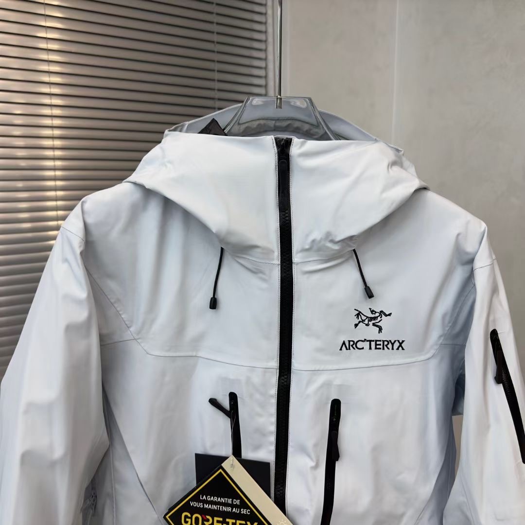 Arc'teryx Alpha SV 7th Gen Gore-Tex Jacket - Lightweight & Durable Weather Protection 6 i1732655552 2439 5