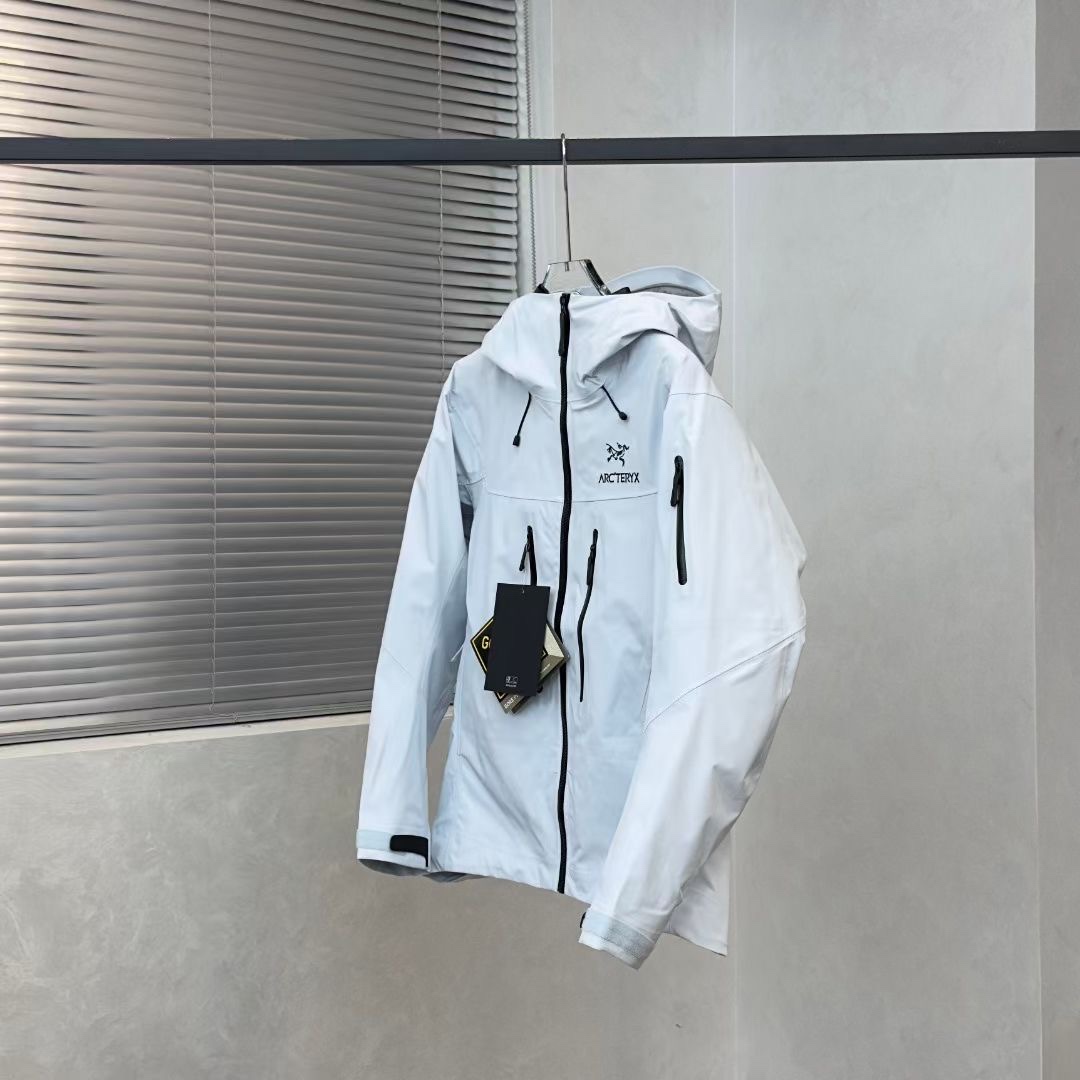 Arc'teryx Alpha SV 7th Gen Gore-Tex Jacket - Lightweight & Durable Weather Protection 3 i1732655552 4536 1