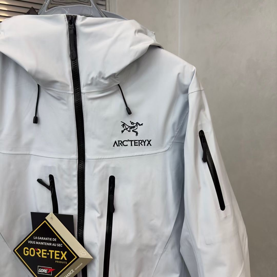 Arc'teryx Alpha SV 7th Gen Gore-Tex Jacket - Lightweight & Durable Weather Protection 5 i1732655552 577 4