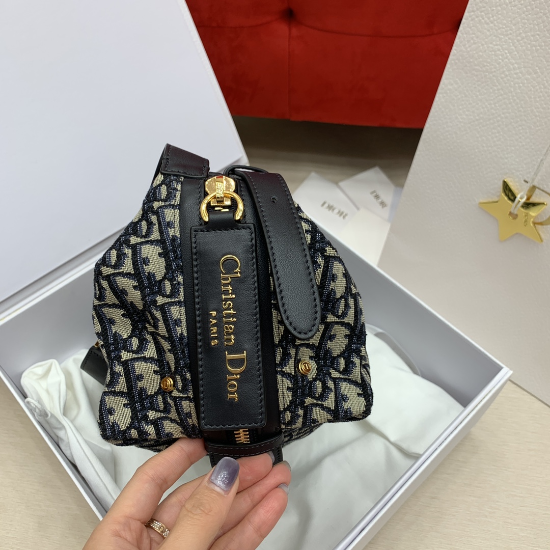 디올 D-Journey 린넨 호보백 상세 이미지 2