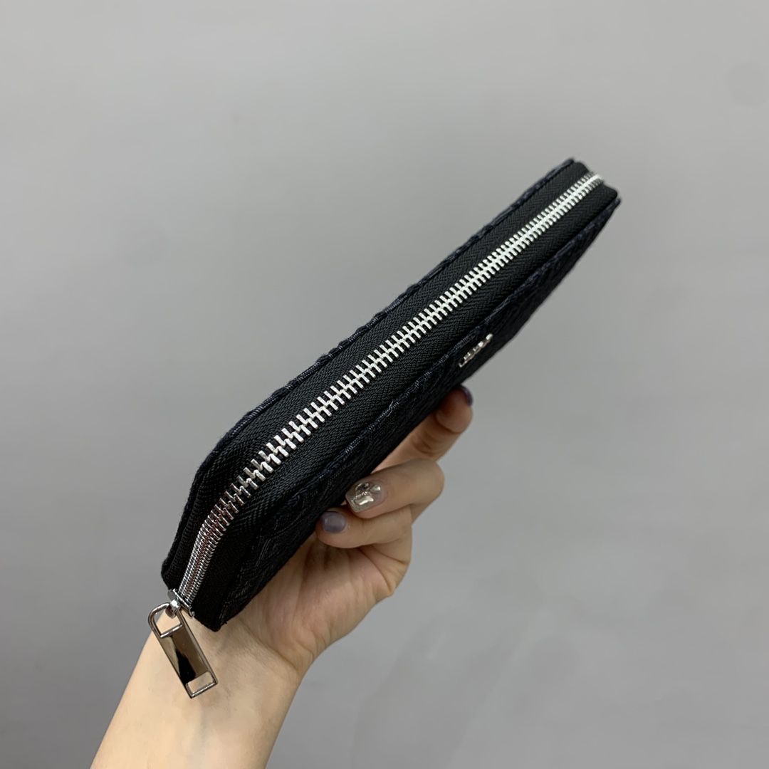 디올 클래식 블랙 모노그램 롱 지퍼 지갑 상세 이미지 5