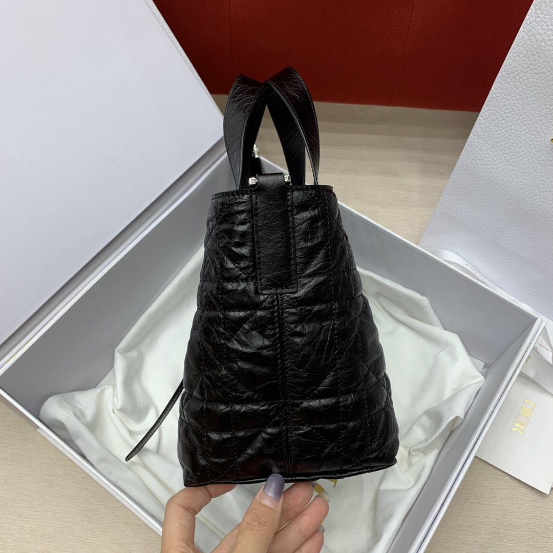 디올 투쥬르 버티컬 스몰 가죽 가방 상세 이미지 4